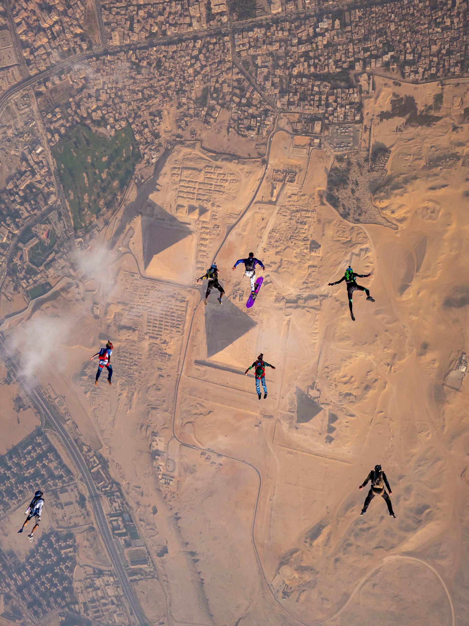  اقفز مثل الفرعون ..تجربة سقوط حر على ارتفاع آلاف الأقدام فوق أهرامات مصر