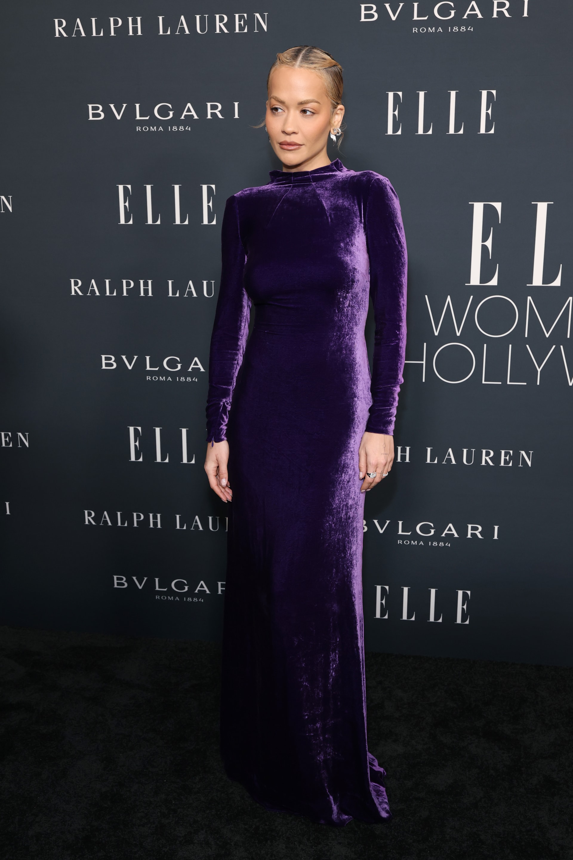 7 نجمات اخترن المخمل على السجادة الحمراء في 2025