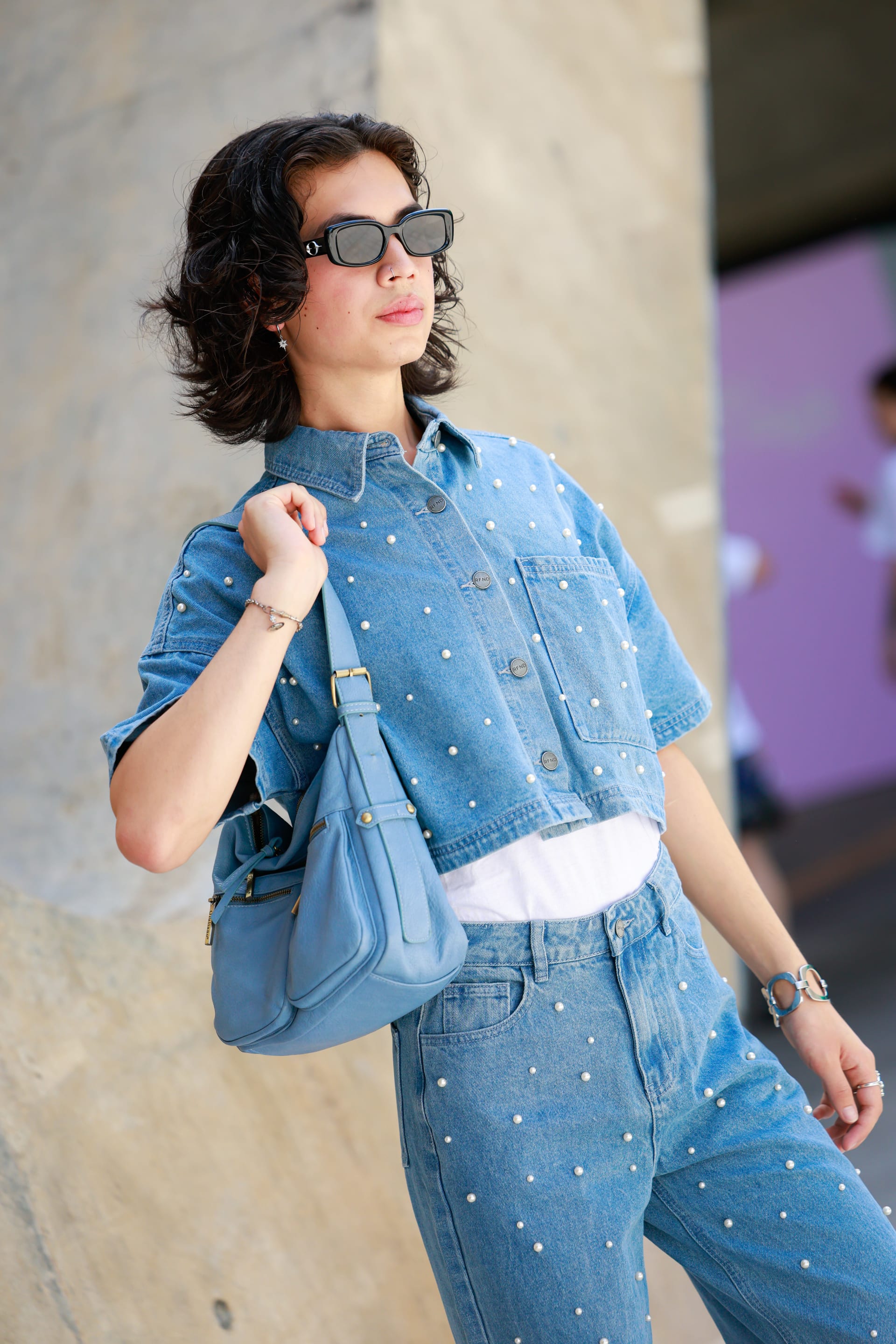 من العشرين إلى الخمسين.. كيف تتغير الموضة مع المراحل العمرية؟