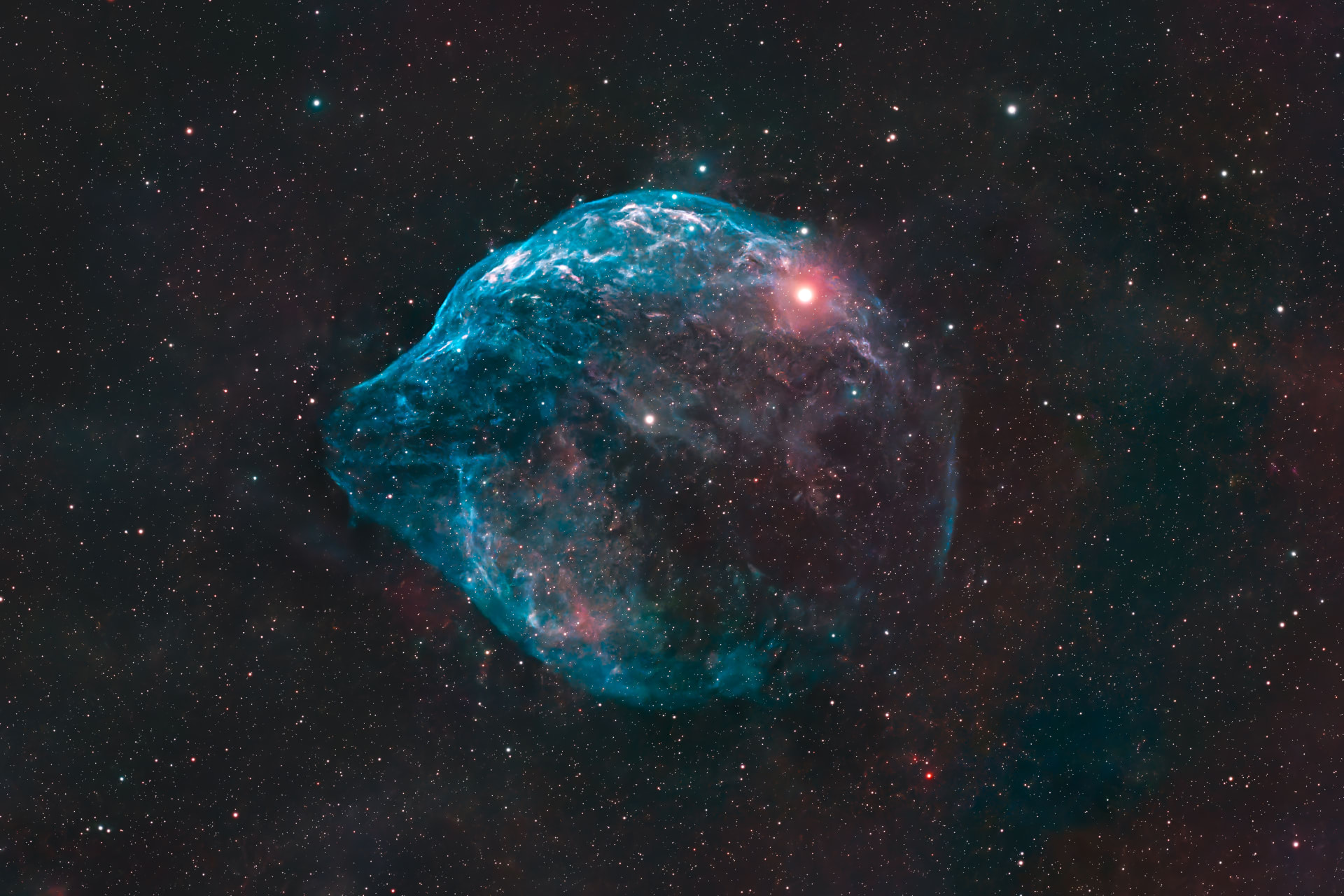 إحداها مجرة تبتلع جارتها ..صور فلكية في مشهد كوني مدهش