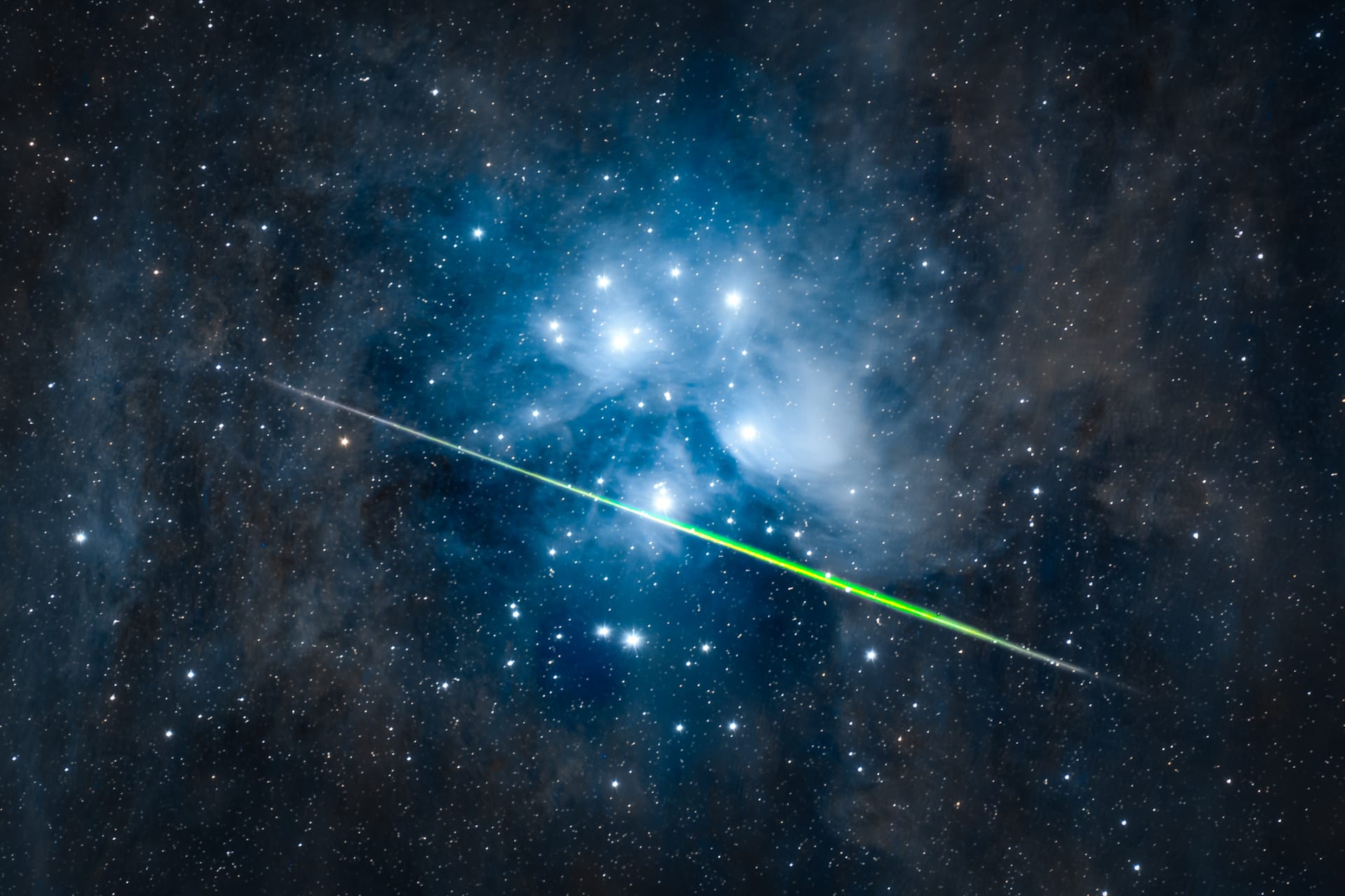 إحداها مجرة تبتلع جارتها ..صور فلكية في مشهد كوني مدهش