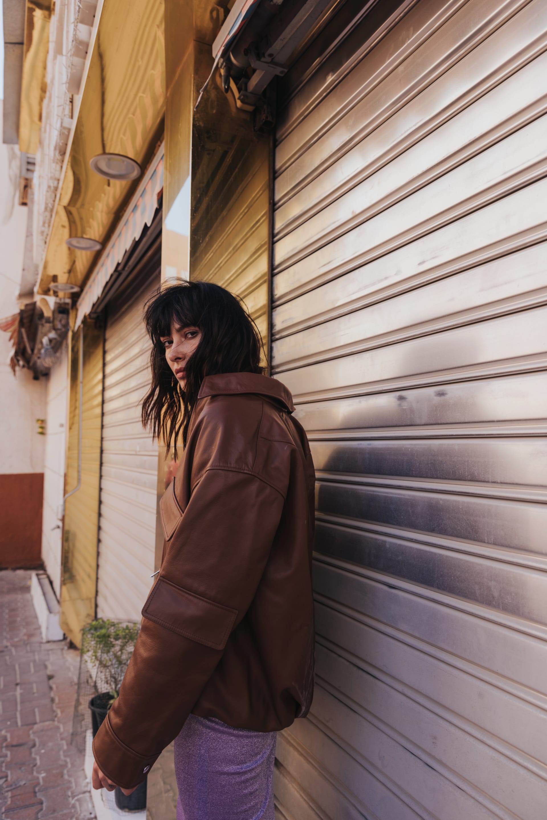 مصور يسلط الضوء على دبي القديمة في صور تجمع بين التراث والموضة