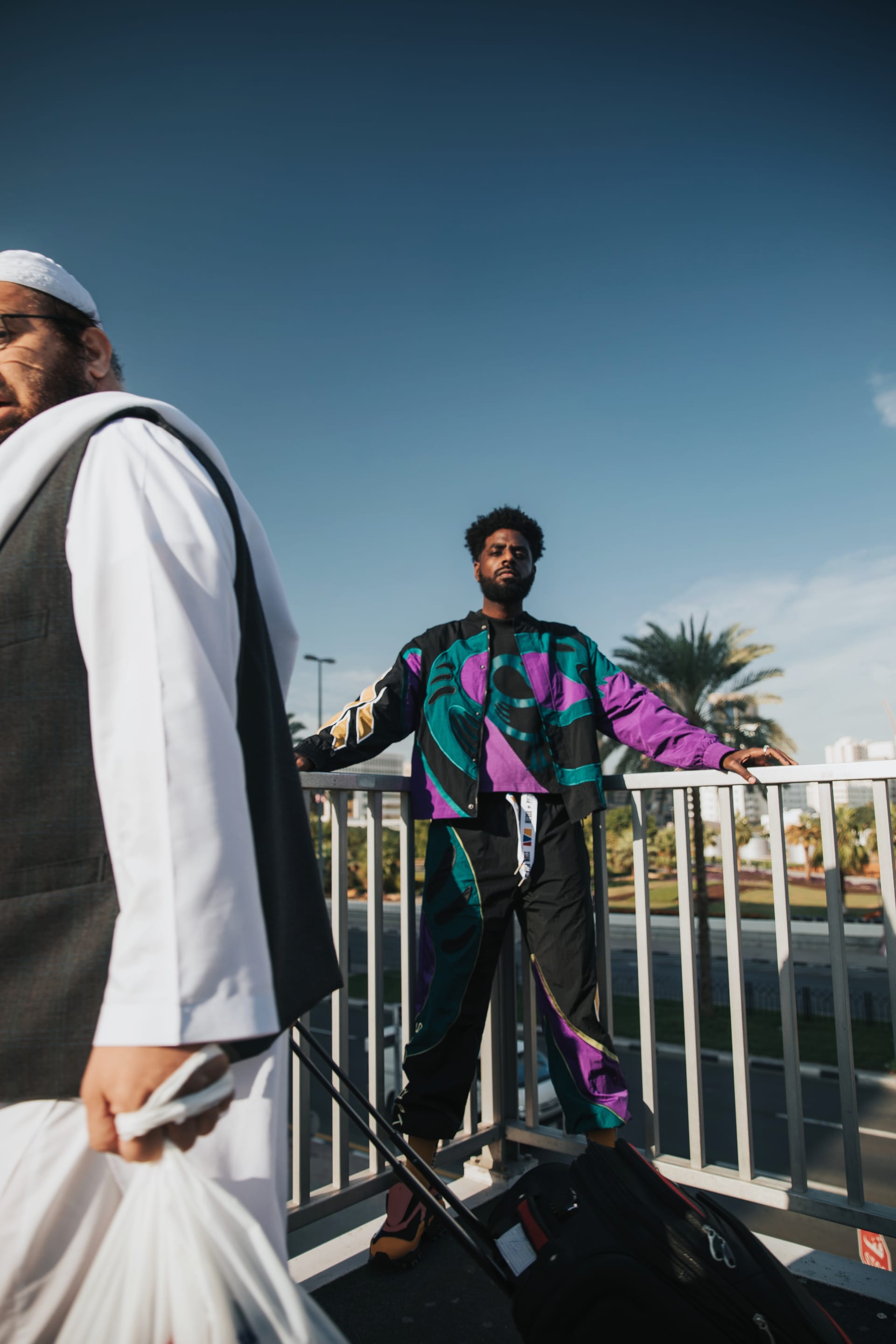 مصور يسلط الضوء على دبي القديمة في صور تجمع بين التراث والموضة