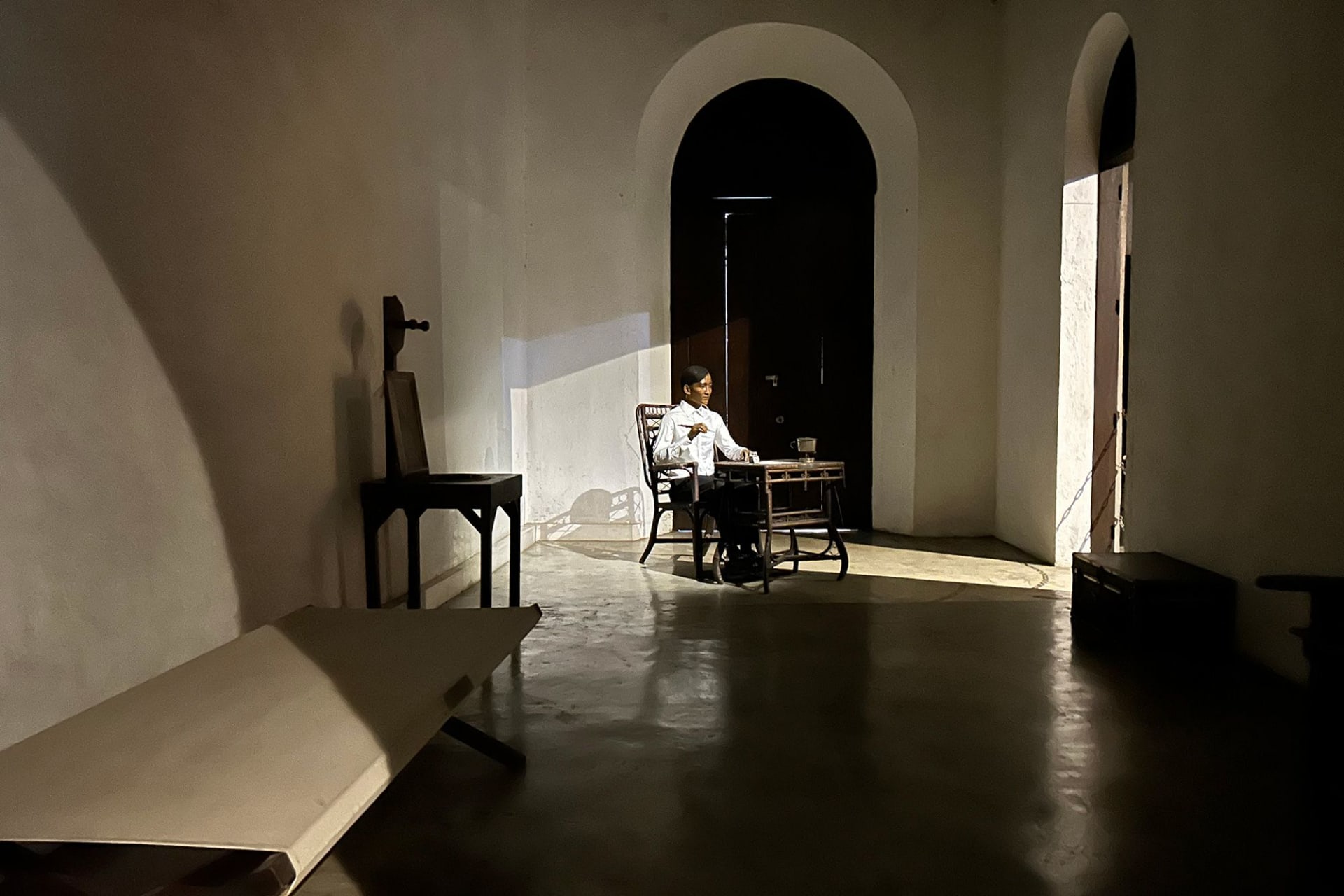 مقبرة ضخمة توثق أهوال الحرب العالمية الثانية ويقول بعض الزوار إنّها مسكونة