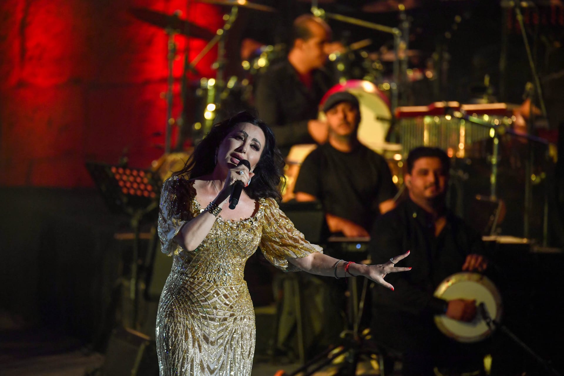 لطيفة تحتفل بمئوية يوسف شاهين بفيديو من كواليس "سكوت حنصوّر"