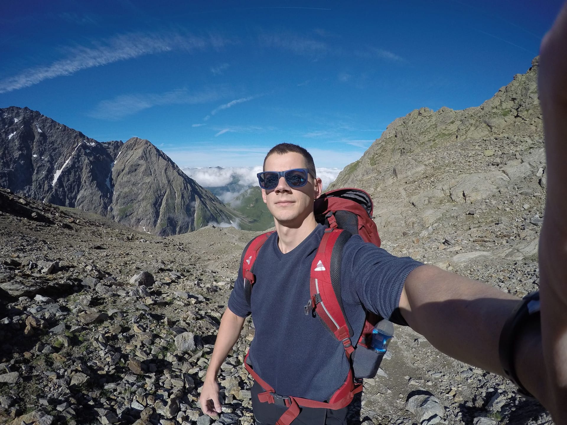 كيف أنقذ متسلق حياة أب وابنه من سقوط على ارتفاع قاتل على أعلى جبل في جبال الألب