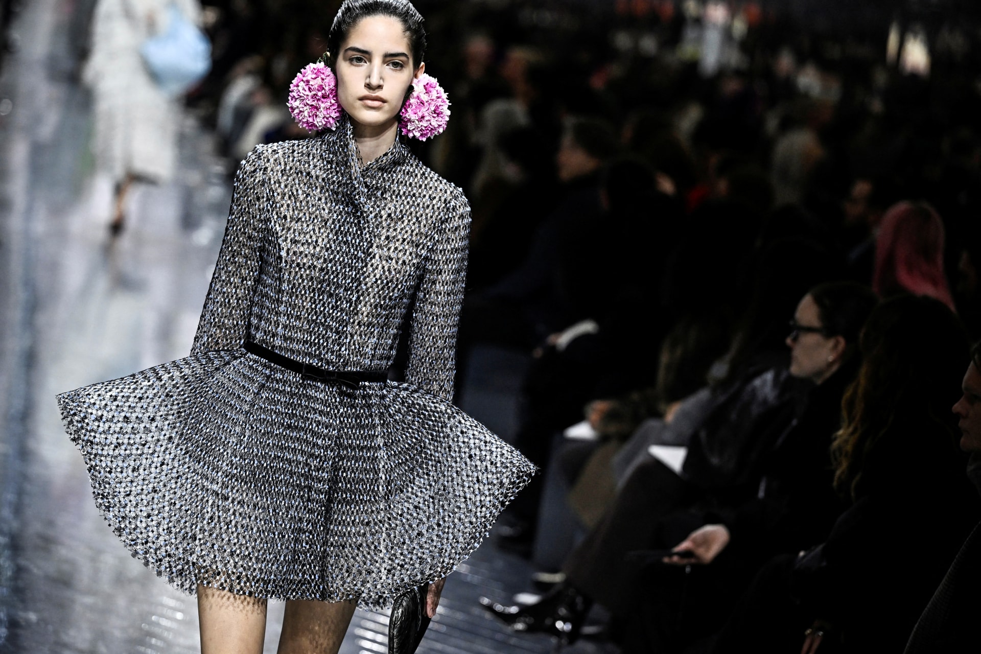 الطبيعة تحضر بكل عناصرها في العرض. 