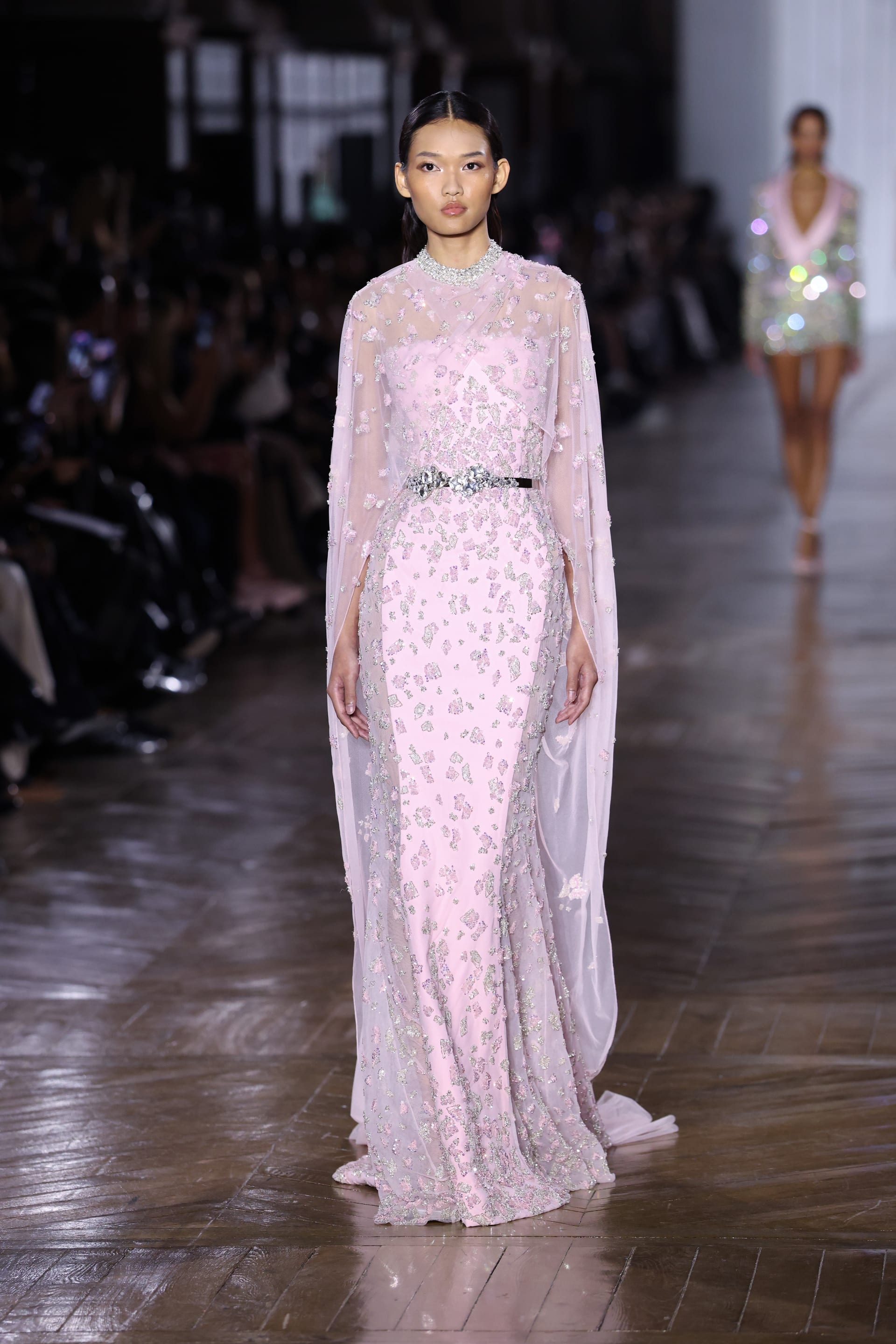 اعتبر ورد أنّ الأزياء الراقية هي بحد ذاتها وسيلة للضوء. 