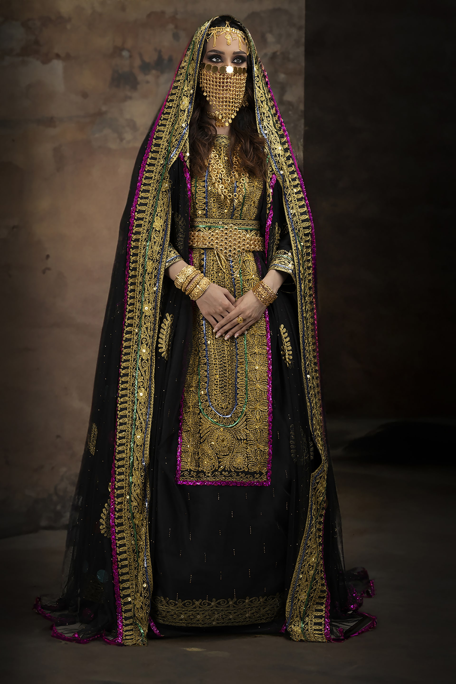 مصور سعودي يرصد أصالة وعراقة الأزياء التقليدية للمرأة السعودية