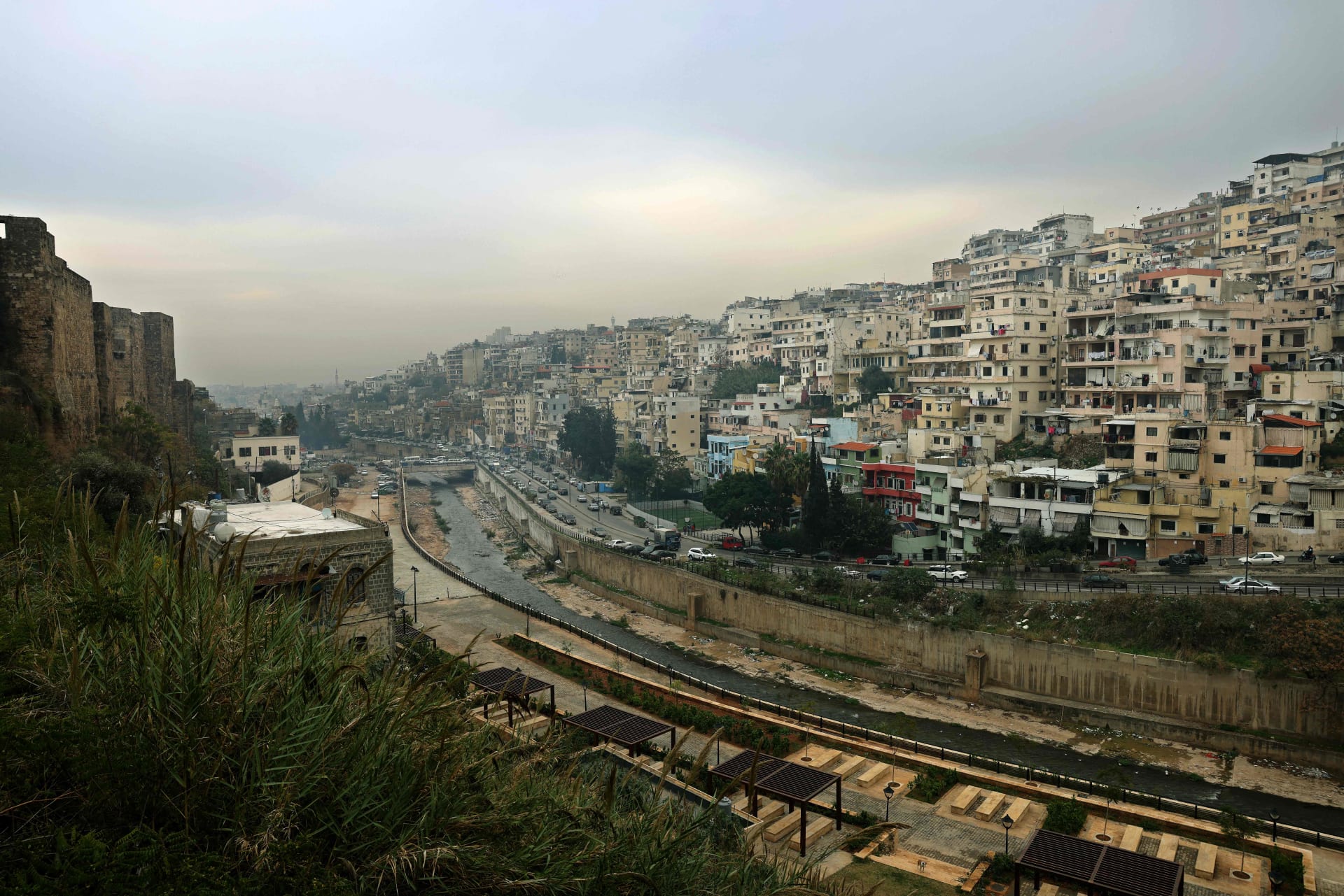 مصرع 9 أشخاص في انهيار مبنى بشمال لبنان.. والبحث مستمر عن مفقودين