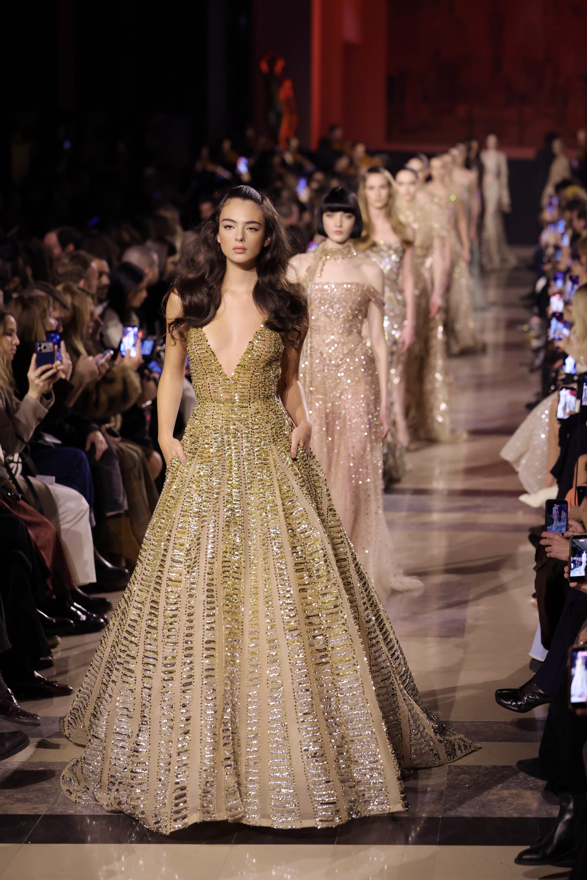 شكّل أسبوع الموضة في باريس الأساس لمسيرة صوايا، وفتح له الأبواب أمام الماركات العالمية والمشاهير والتعاونات الإبداعية.