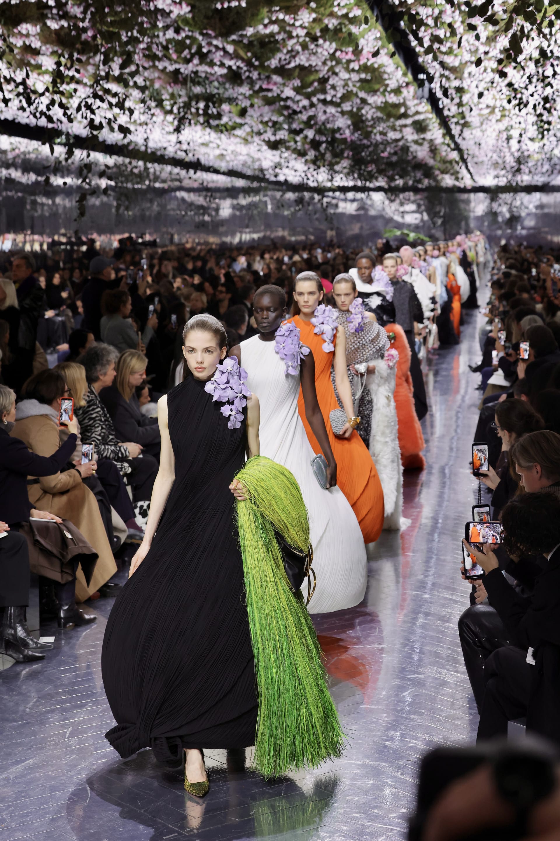 رحلة إبداع وتحديات.. مصوّرون عرب في قلب أسابيع الموضة العالمية