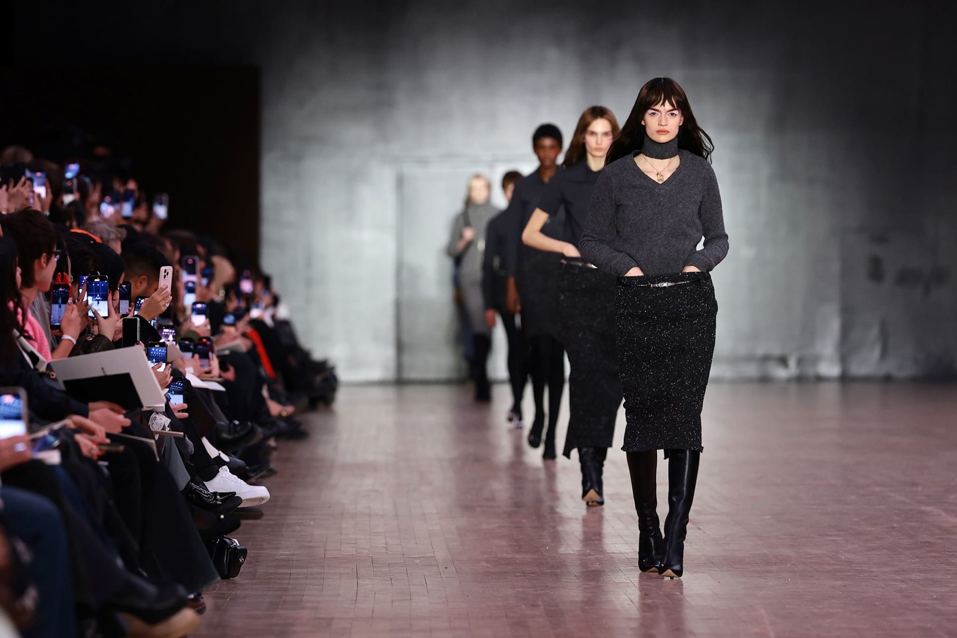 يعلم جاكوبس أن الملابس "القابلة للارتداء" لا تقتصر على بنطلون أنيق وسترة كاشمير بأسعار مقبولة. بالنسبة له، التصميم الجيد هو دليل على الحياة.