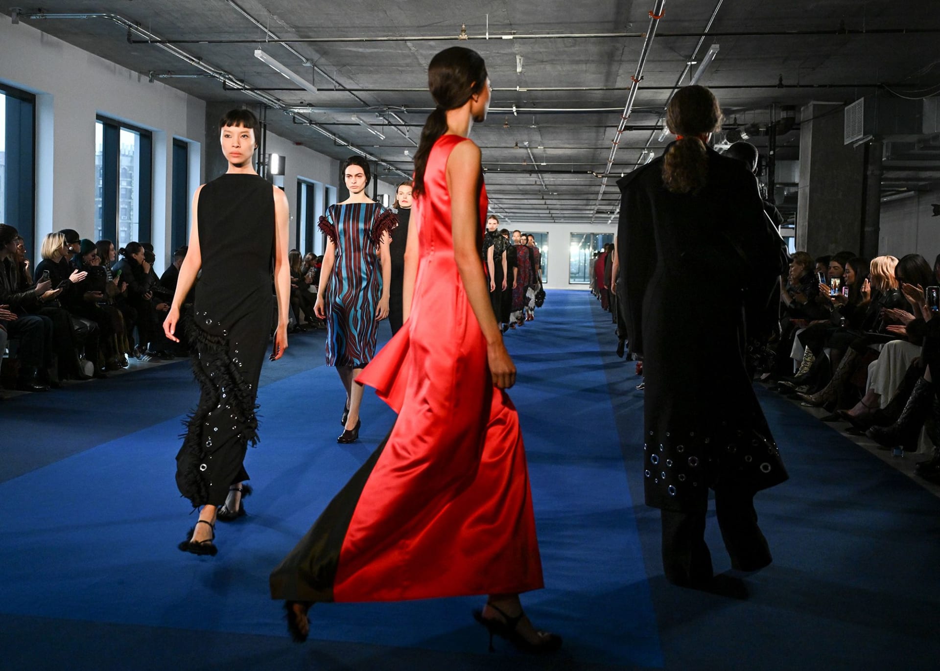 عرض أزياء دار "برونزا سكولر".