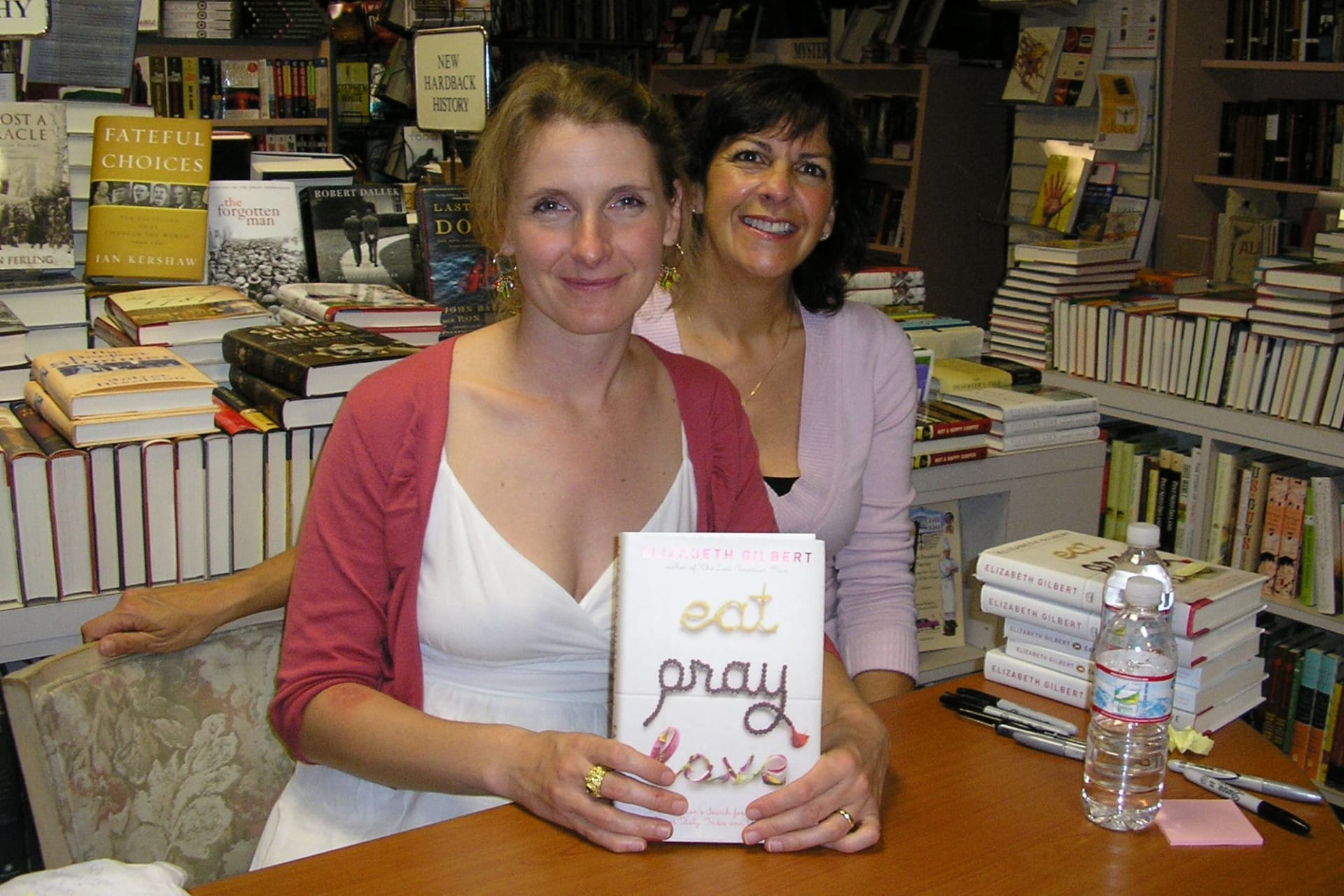 "طعام صلاة حب".. كيف غيرت هذه الكاتبة تجربة سفر النساء حول العالم