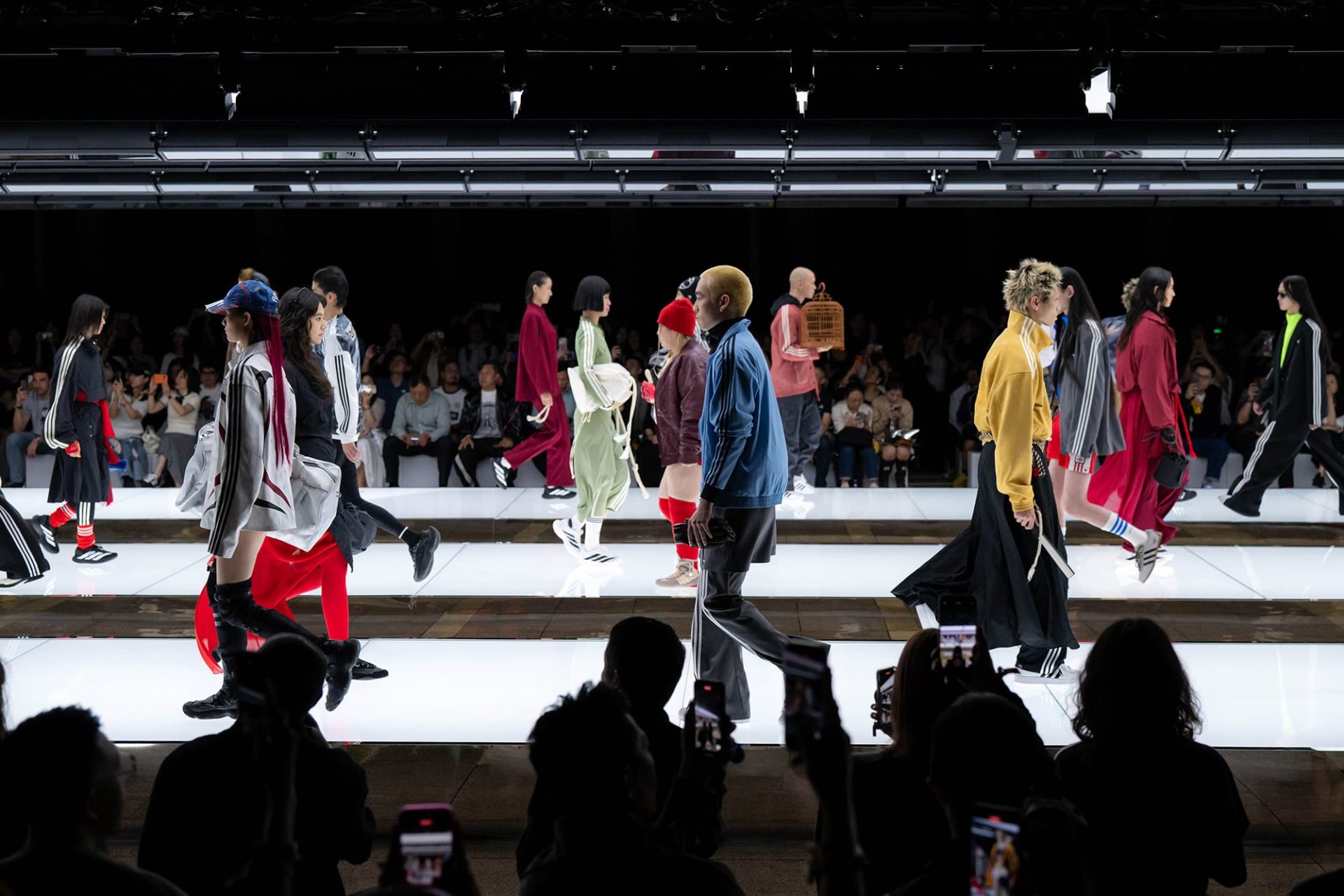 وفقًا لأديداس، عملت الشركة خلال السنوات الثلاث الماضية على أن تصبح "علامة عالمية بعقلية محلية".