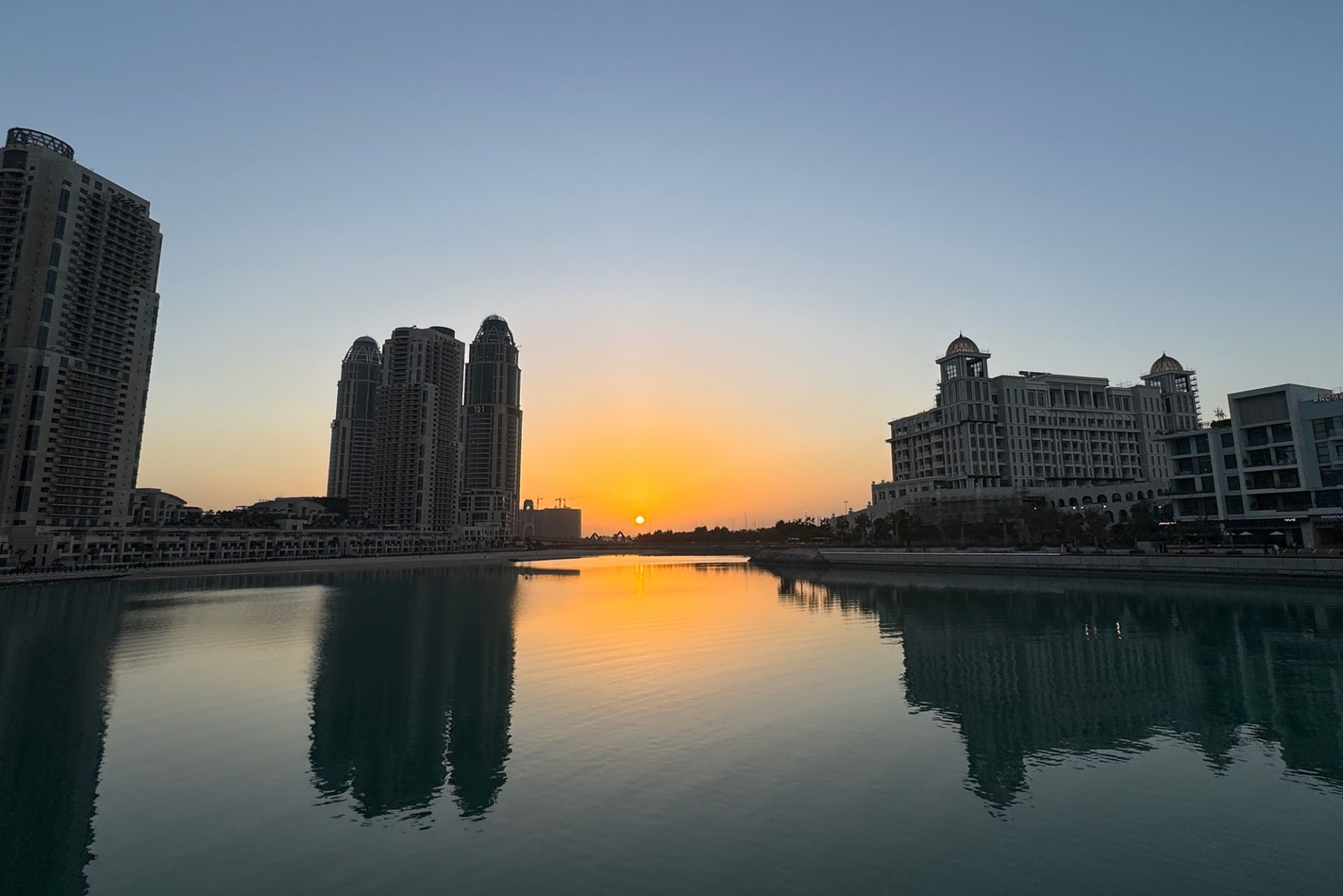 في قطر.. هذه الجزيرة تضم غابة مكيفة تقي الزوار من حر الصيف