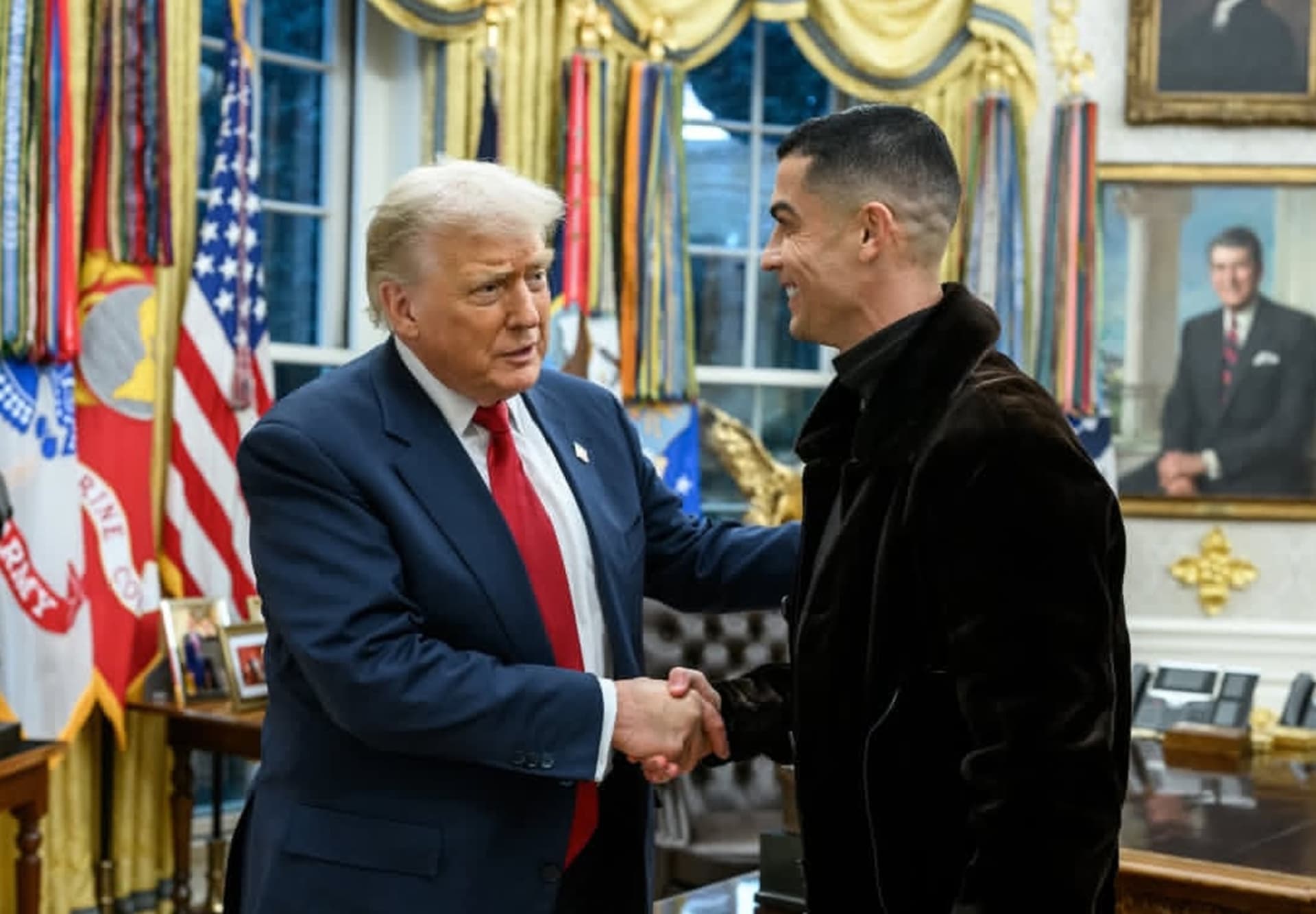 رسالة "مفاجئة" من ترامب إلى رونالدو.. ماذا جاء فيها؟