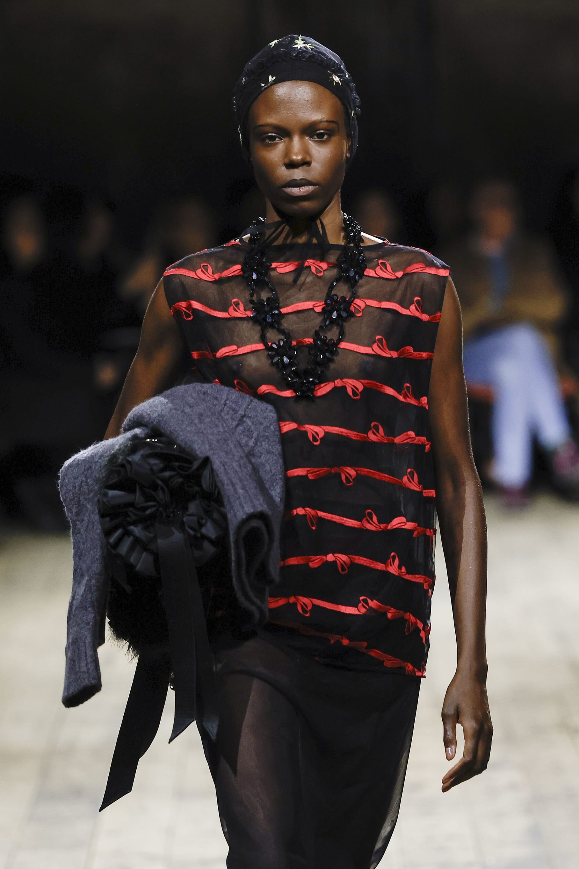 نقشات مرحة في عرض المصممة سيمون روشا.