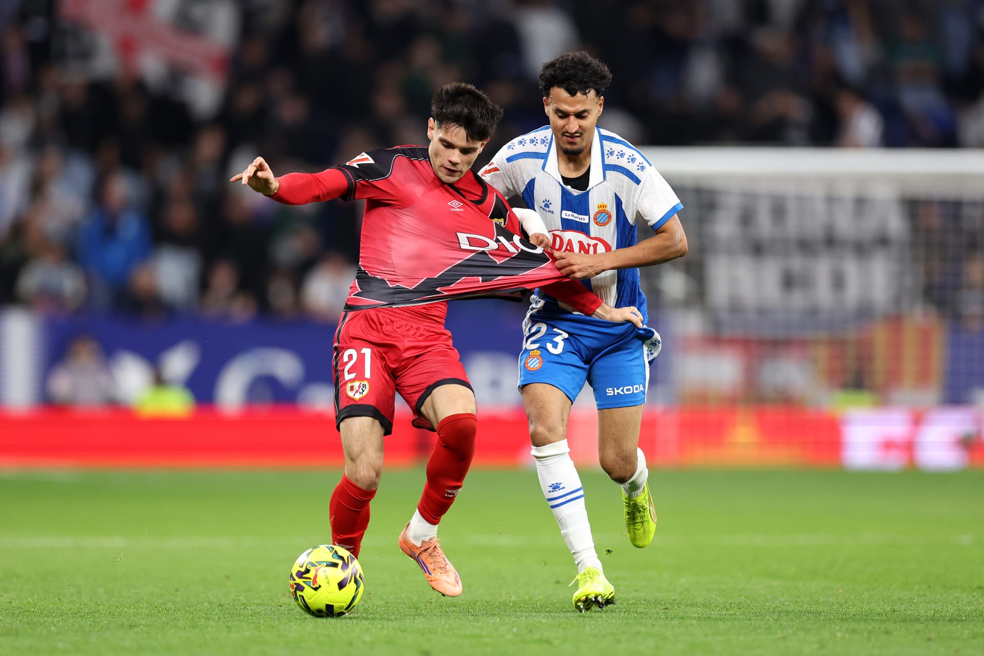إيقاف مباراة في الدوري الإسباني بسبب حادثة عنصرية مزعومة تجاه لاعب مغربي