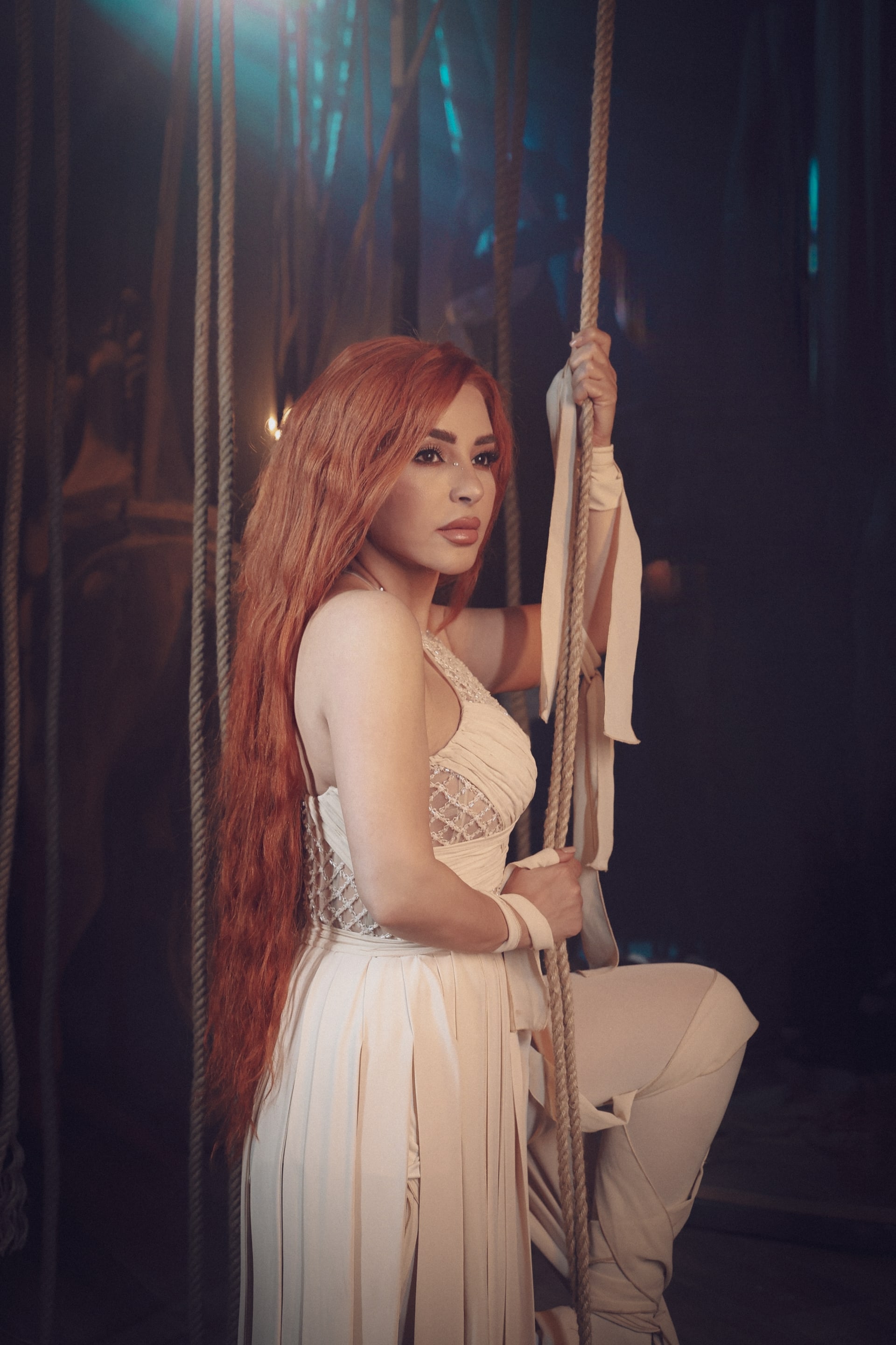 كواليس أزياء مسلسل بالحرام ..فستان مضاء بتقنية LED وتصاميم مستوحاة من السيرك