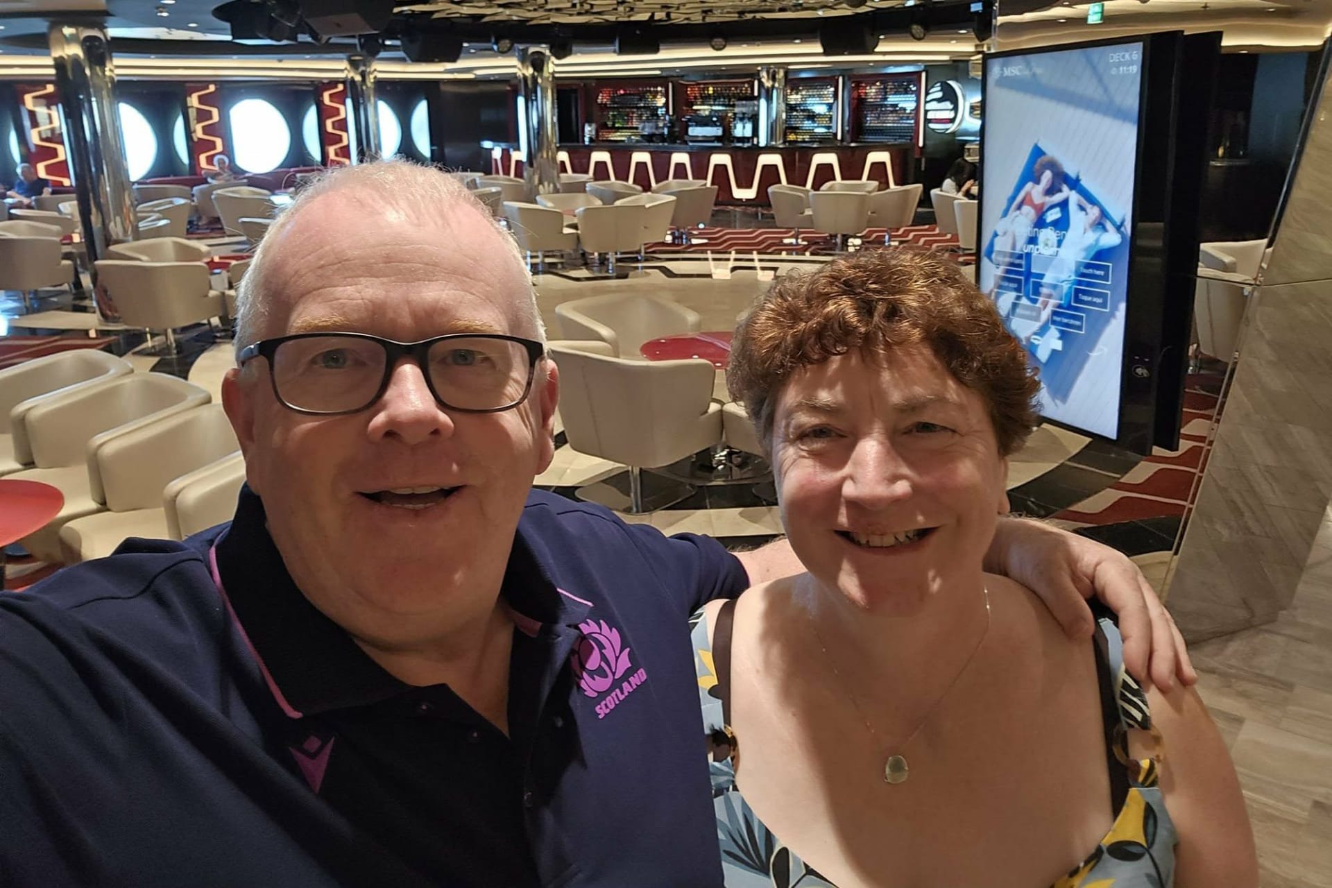 كيف هي الحياة على متن سفينة سياحية عالقة في دبي بسبب النزاع بالشرق الأوسط؟