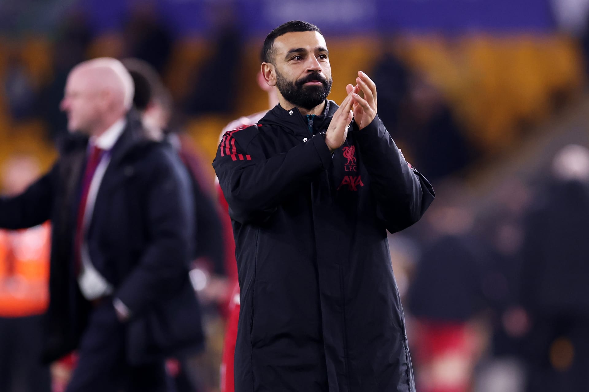 لقطة بين محمد صلاح ومدرب نادي وولفرهامبتون 