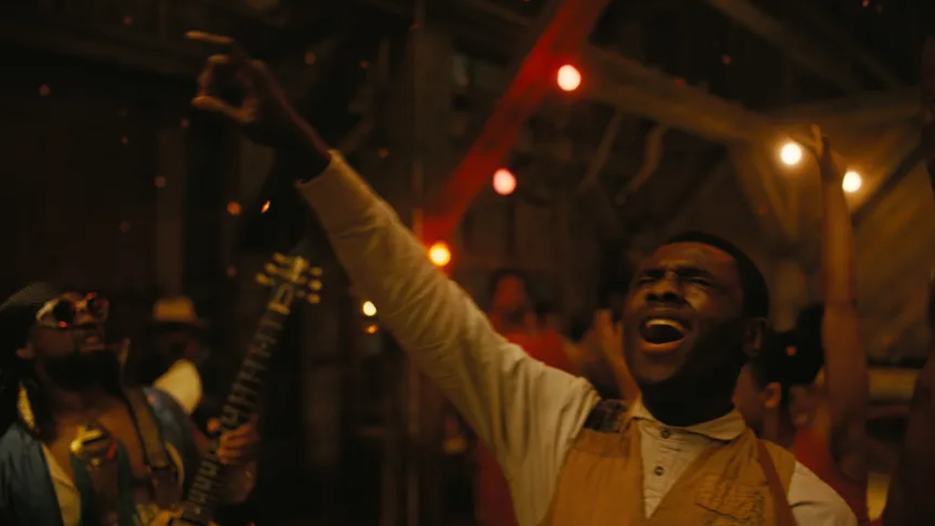 مايلز كاتون يتحدث لشبكة CNN عن كواليس دوره في فيلم "Sinners" 