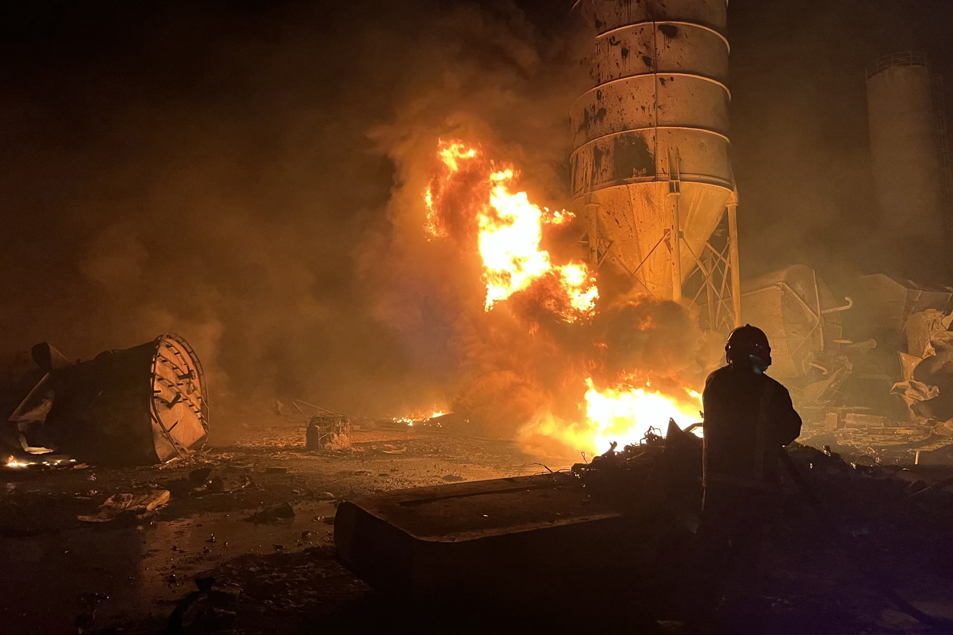 فيديو متداول لـ انفجار هائل في معسكر للحشد الشعبي بالعراق .. ما حقيقته؟