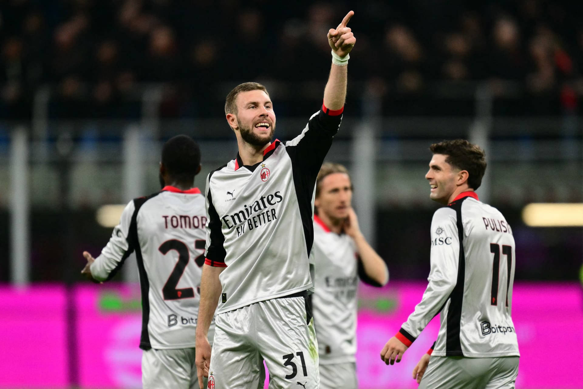 بهذه الطريقة.. لاعب صربي يسجل واحداً من أروع أهداف الدوري الإيطالي