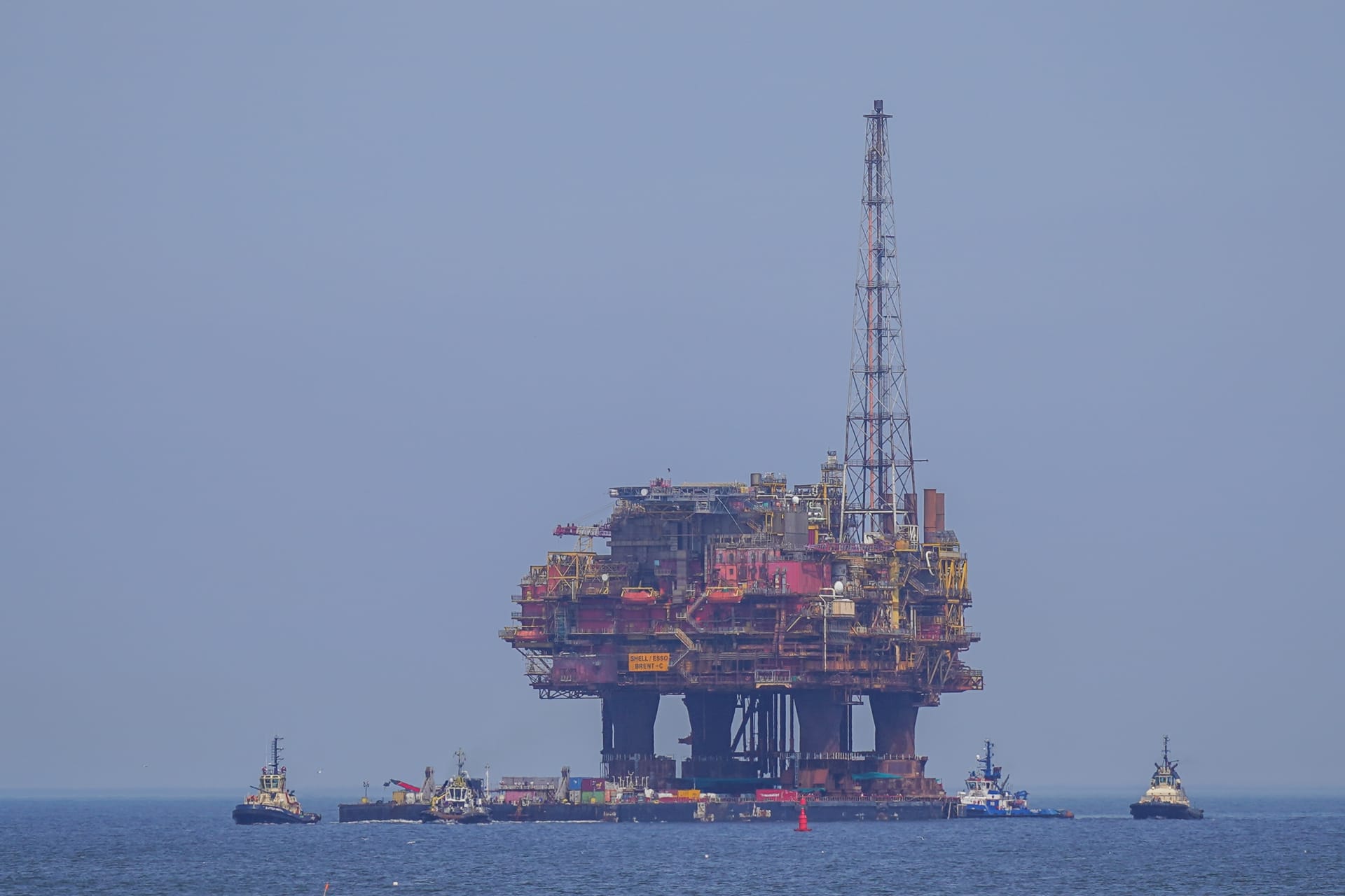 أسعار النفط ترتفع جراء التهديدات المتبادلة بين ترامب وإيران بشأن مضيق هرمز