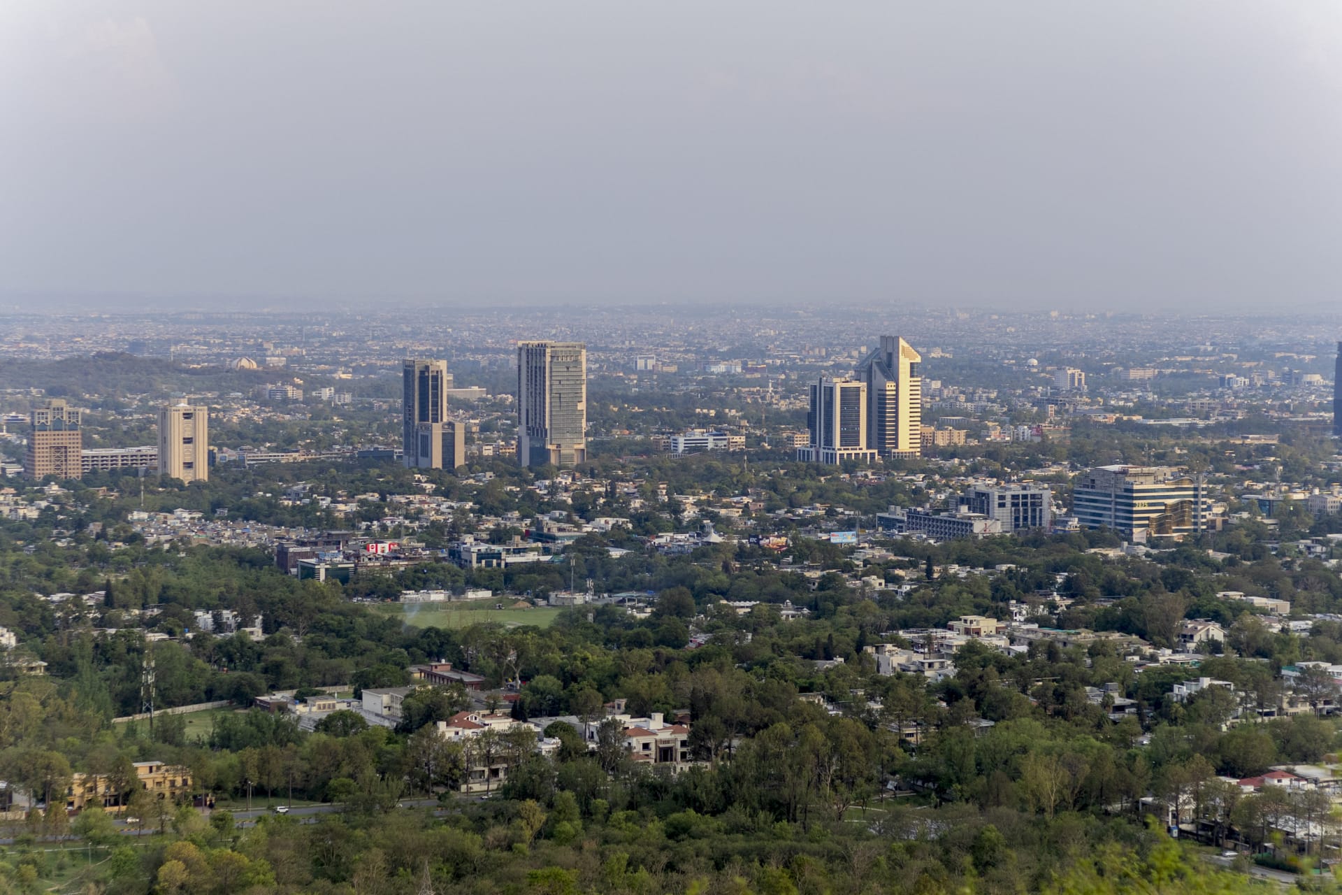 إذا كان لدى أمريكا وإيران رغبة جادة بالتفاوض.. لماذا تُعتبر باكستان مكانًا جيّدًا؟ 