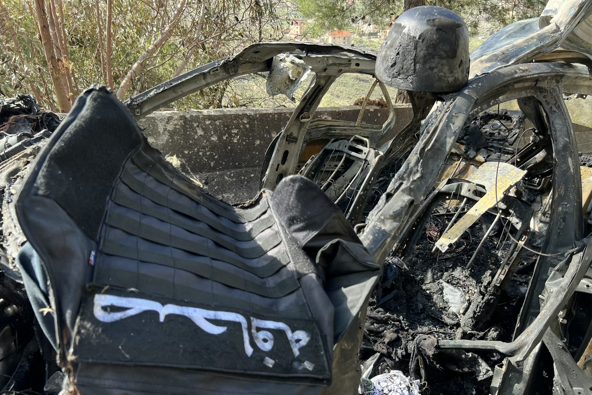 إسرائيل تقتل ثلاثة صحفيين في لبنان بينهم مراسل لقناة المنار 