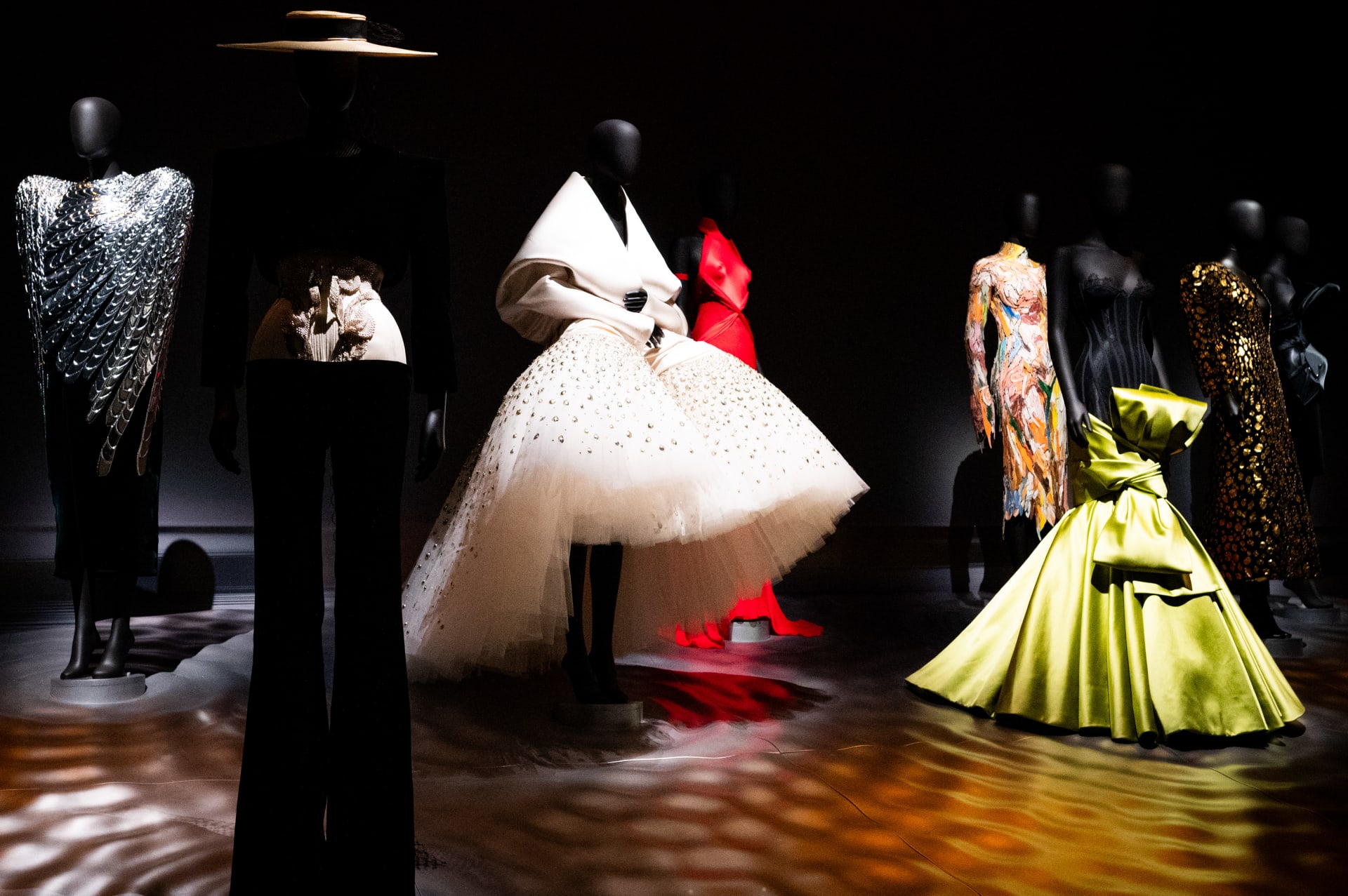 بعد أكثرمن 50 عامًا على رحيلها… إرث إلسا سكاباريللي الصادم يتجدد في لندن 