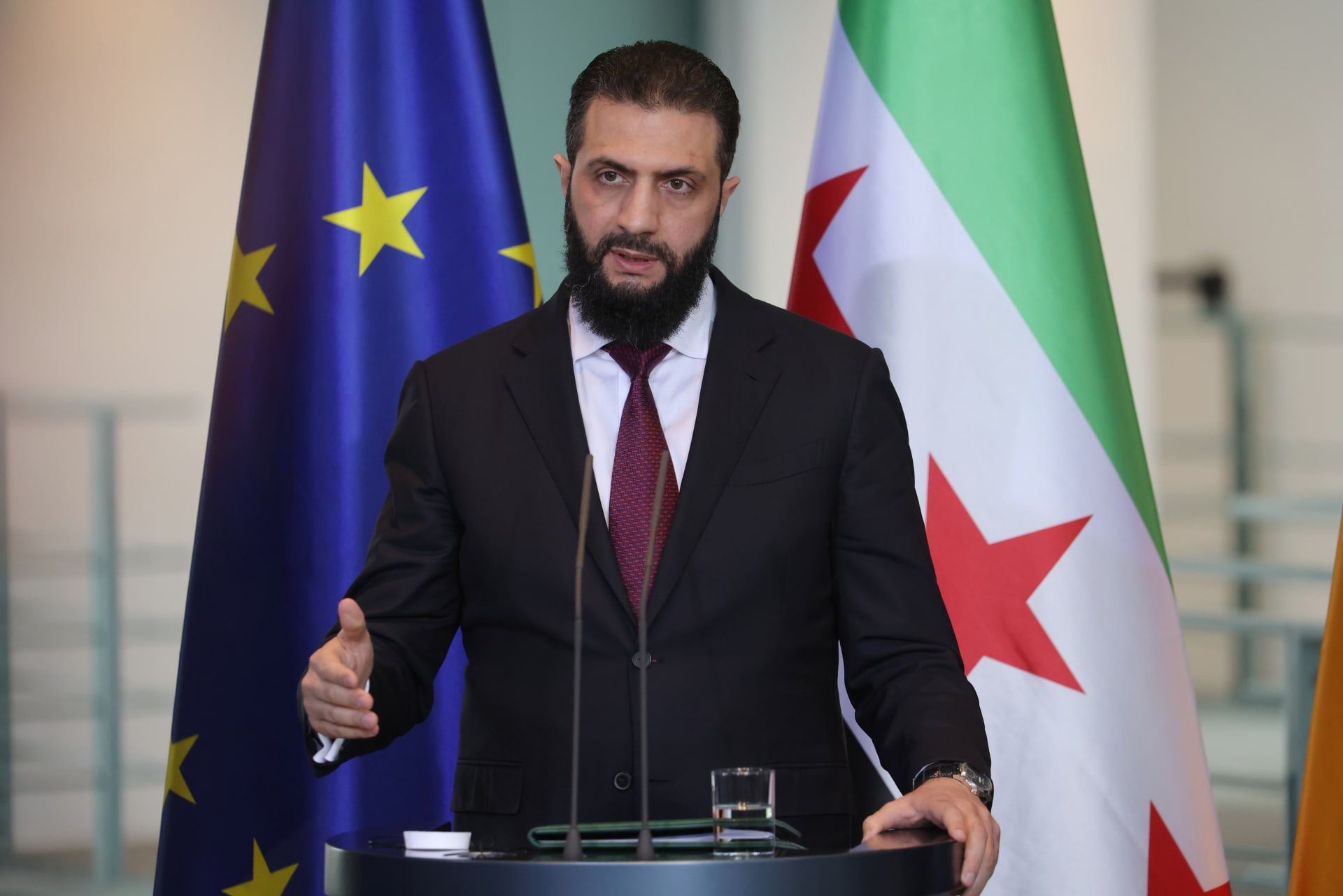 مقاطع فيديو منسوبة لـ"احتفالات سورية في ألمانيا باستقبال الشرع".. ما حقيقتها؟