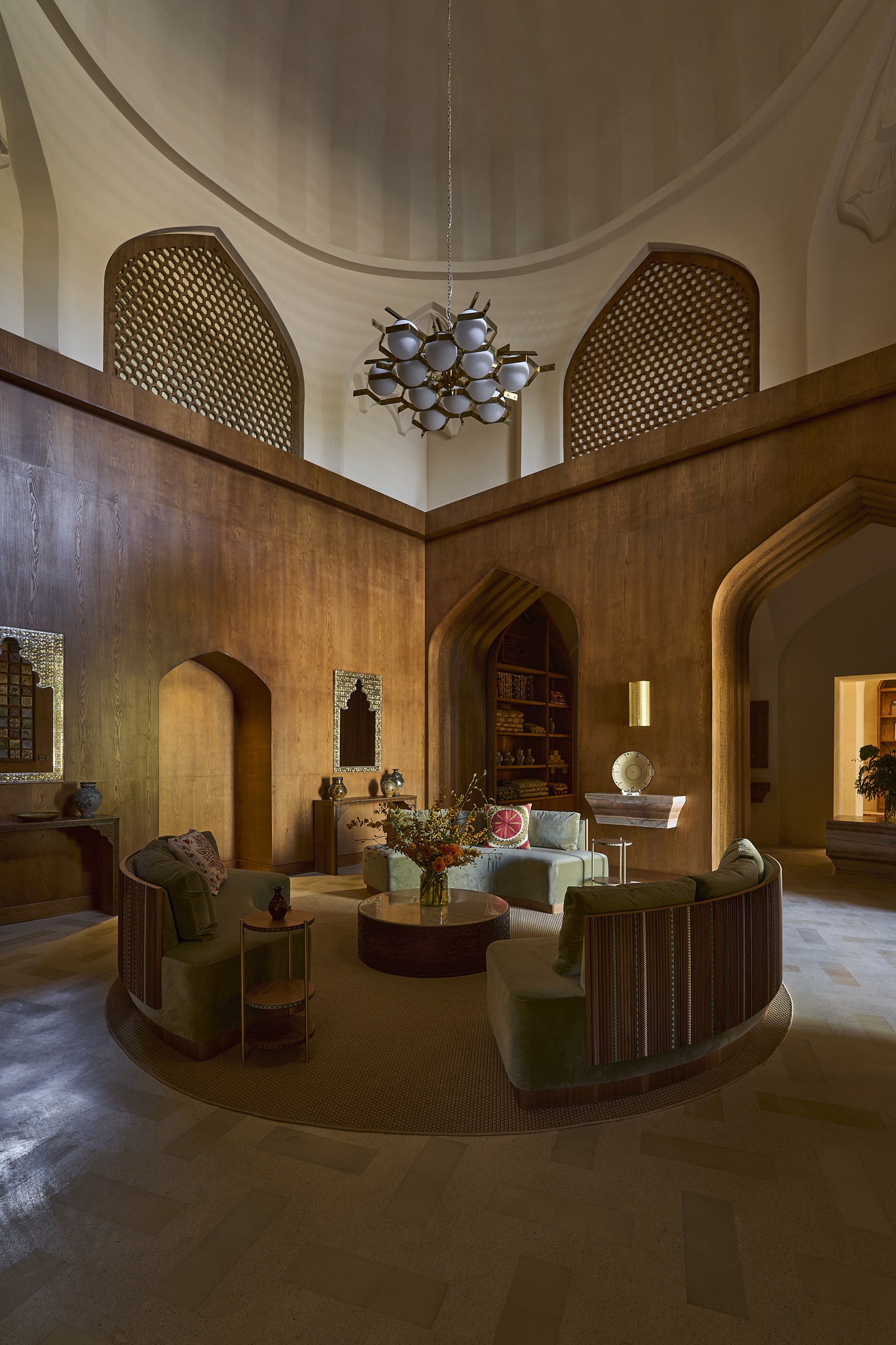 اعتمدت دبس منظور القرن الحادي والعشرين في تصميم المكان مع الحفاظ على هيكله الأصلي من القرن الثامن عشر. 