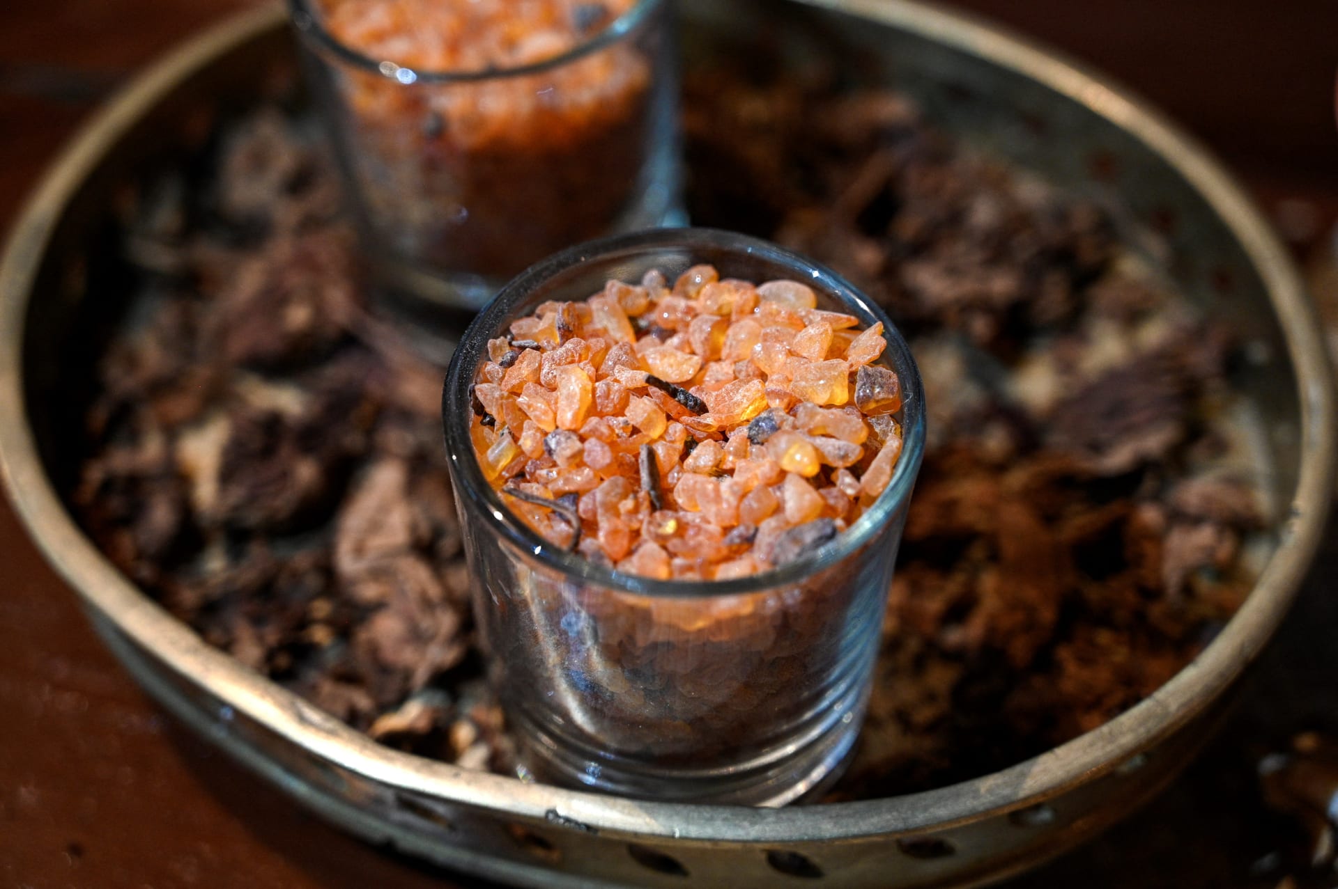 يُعرض لبان الذكر خلال معرض عن التجارة الدولية للتوابل في القرن الثامن عشر، في متحف آتشيه بمدينة باندا آتشيه في أندونيسيا. 