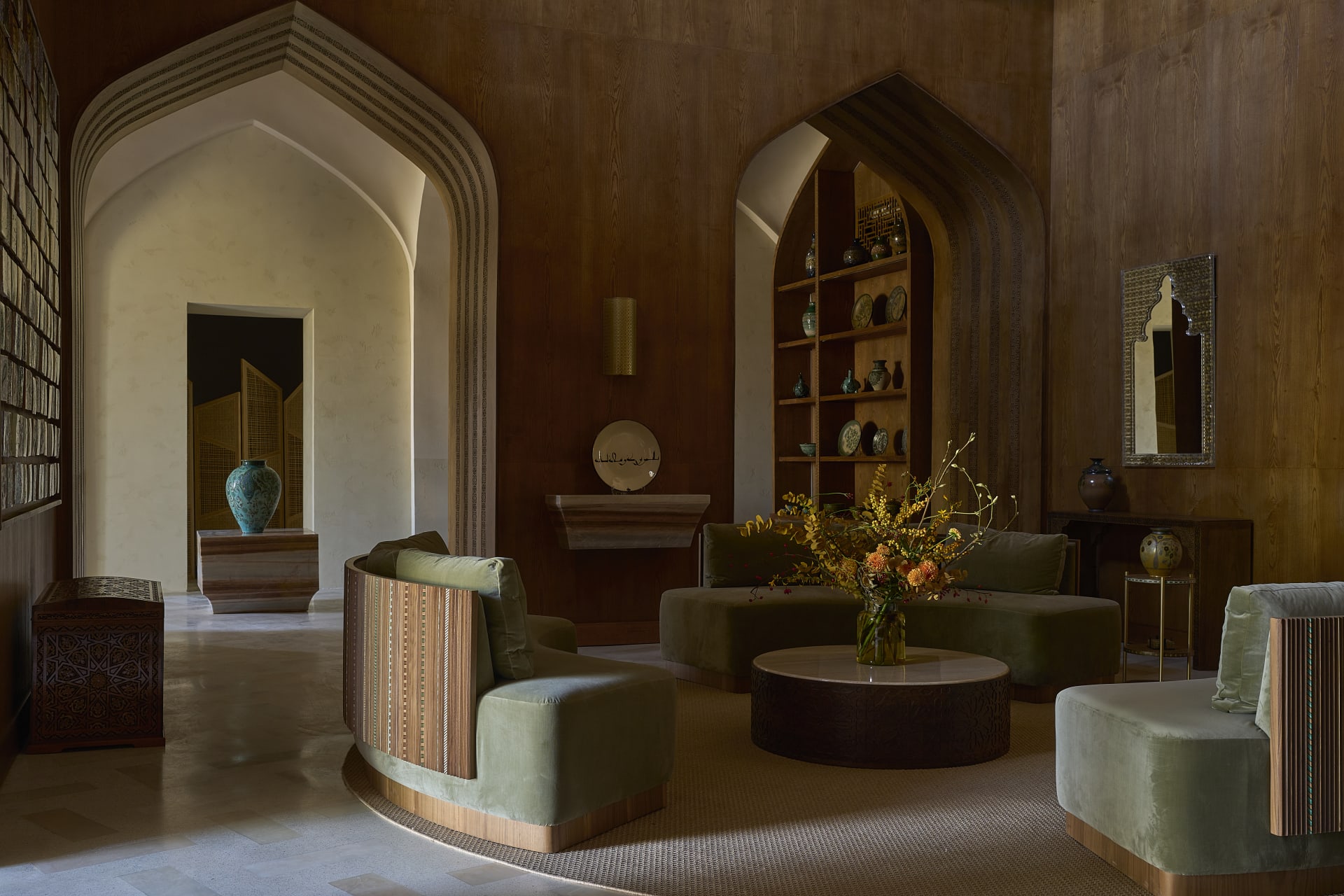 مصممة لبنانية تحوّل مسجدًا عمره 251 عامًا إلى صالون للحرف في أوزبكستان