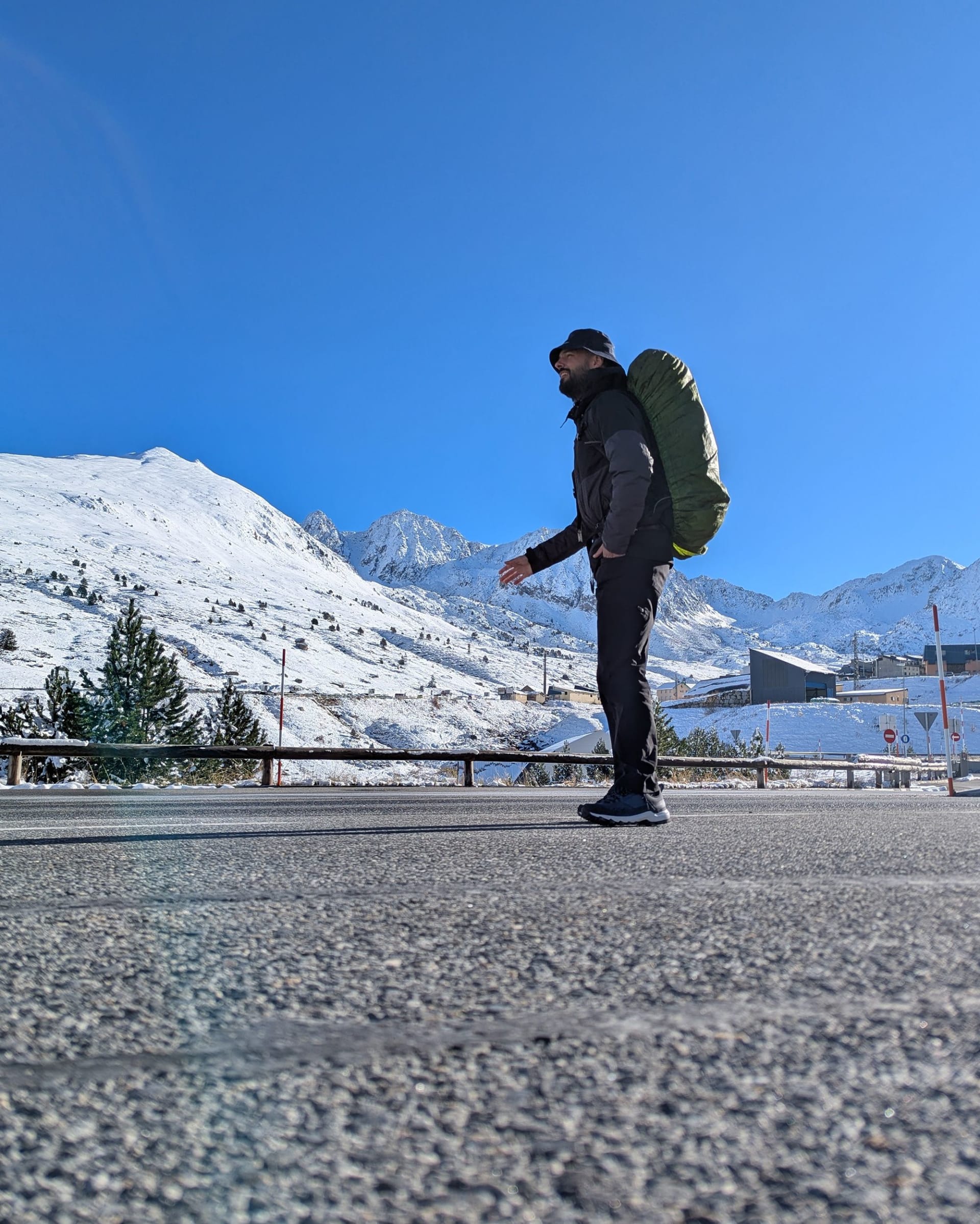 مغامر مصري يستخدم جميع وسائل النقل إلا الطائرات في رحلةٍ حول العالم