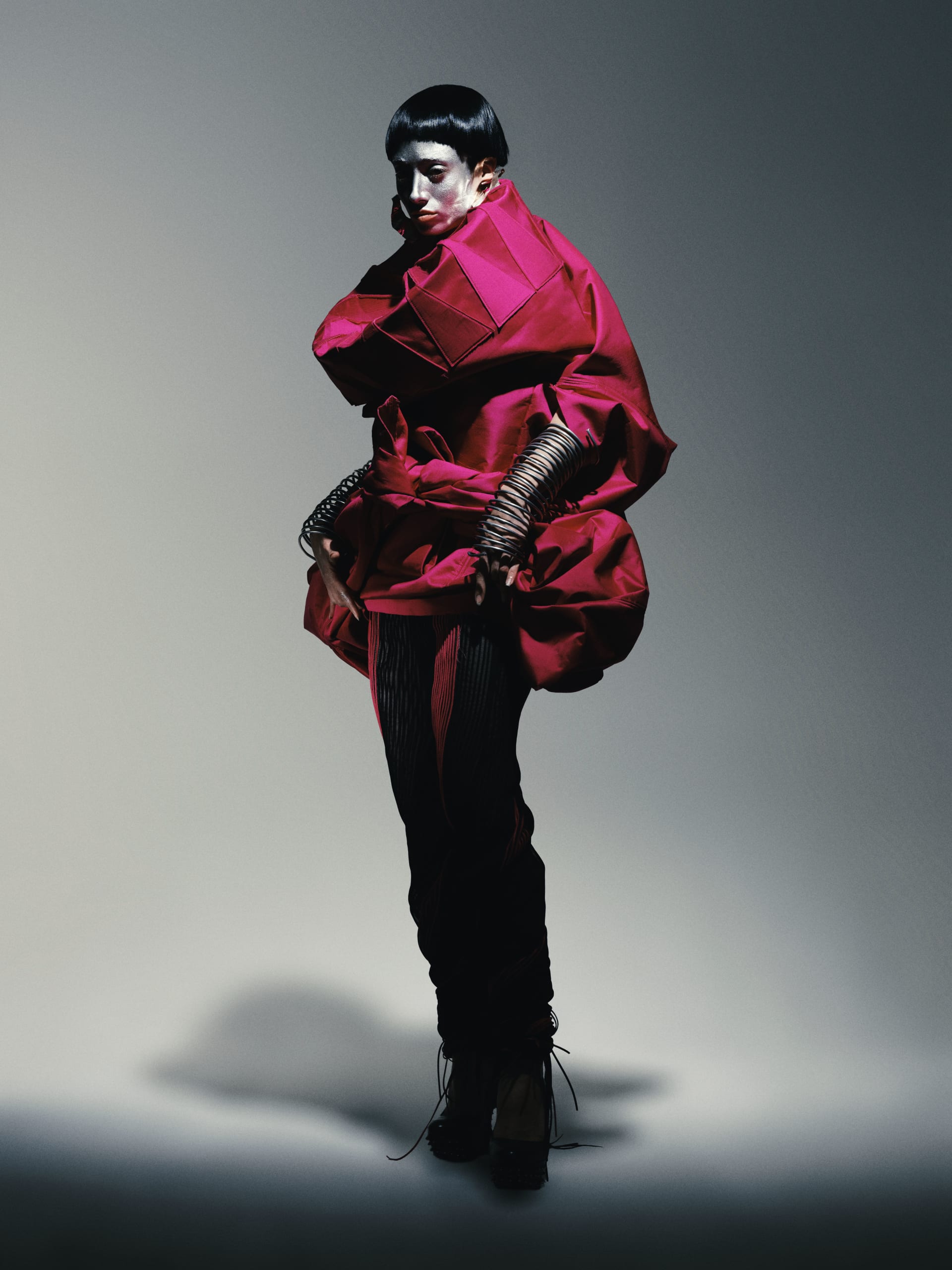 مصمم فلسطيني يجسد بتطريزاته الغزاوية الذاكرة والانتماء والنزوح