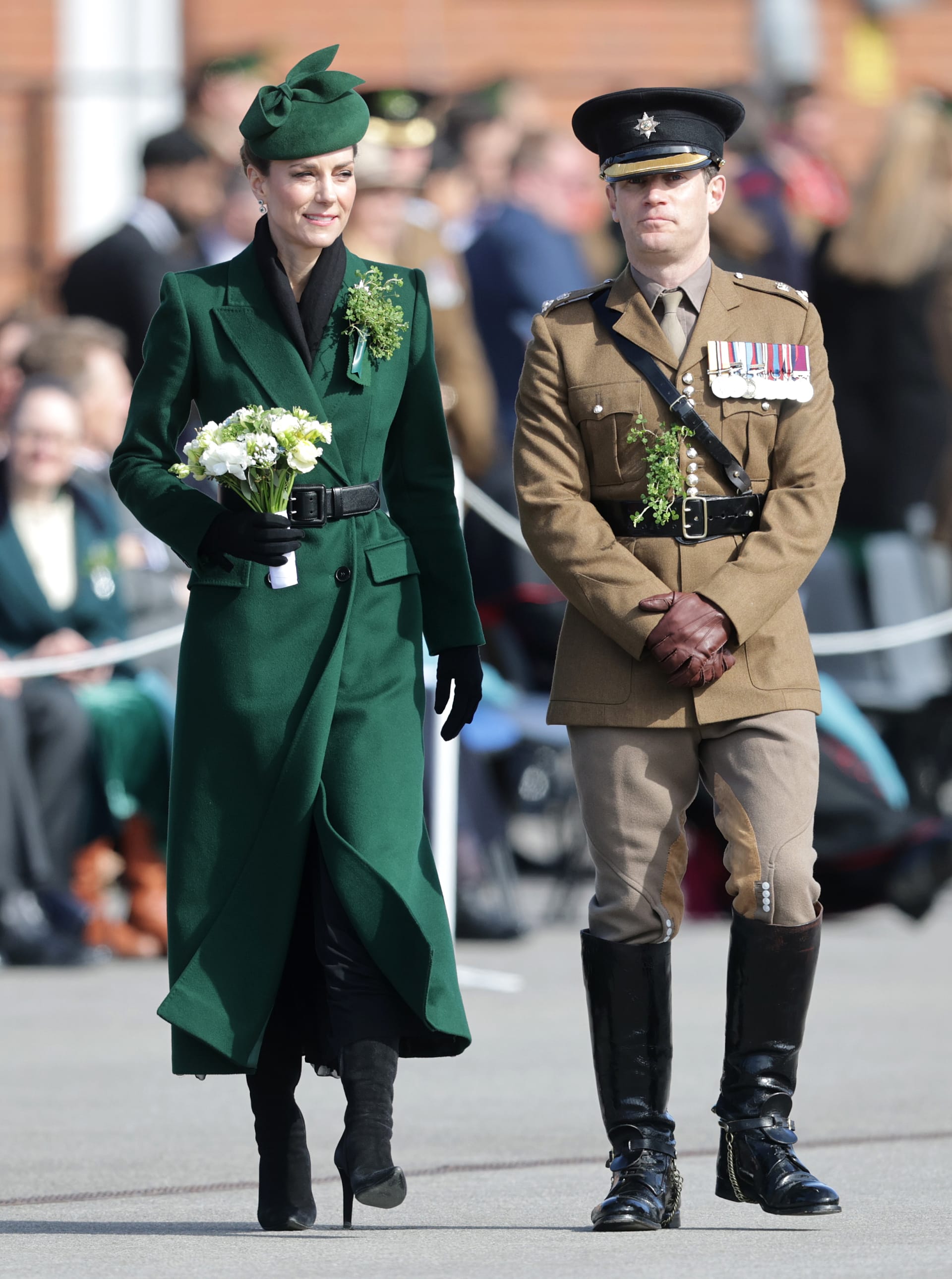 تكرار ارتداء الملابس.. اتجاه تتبعه الأميرات ويخجل الناس من اعتماده