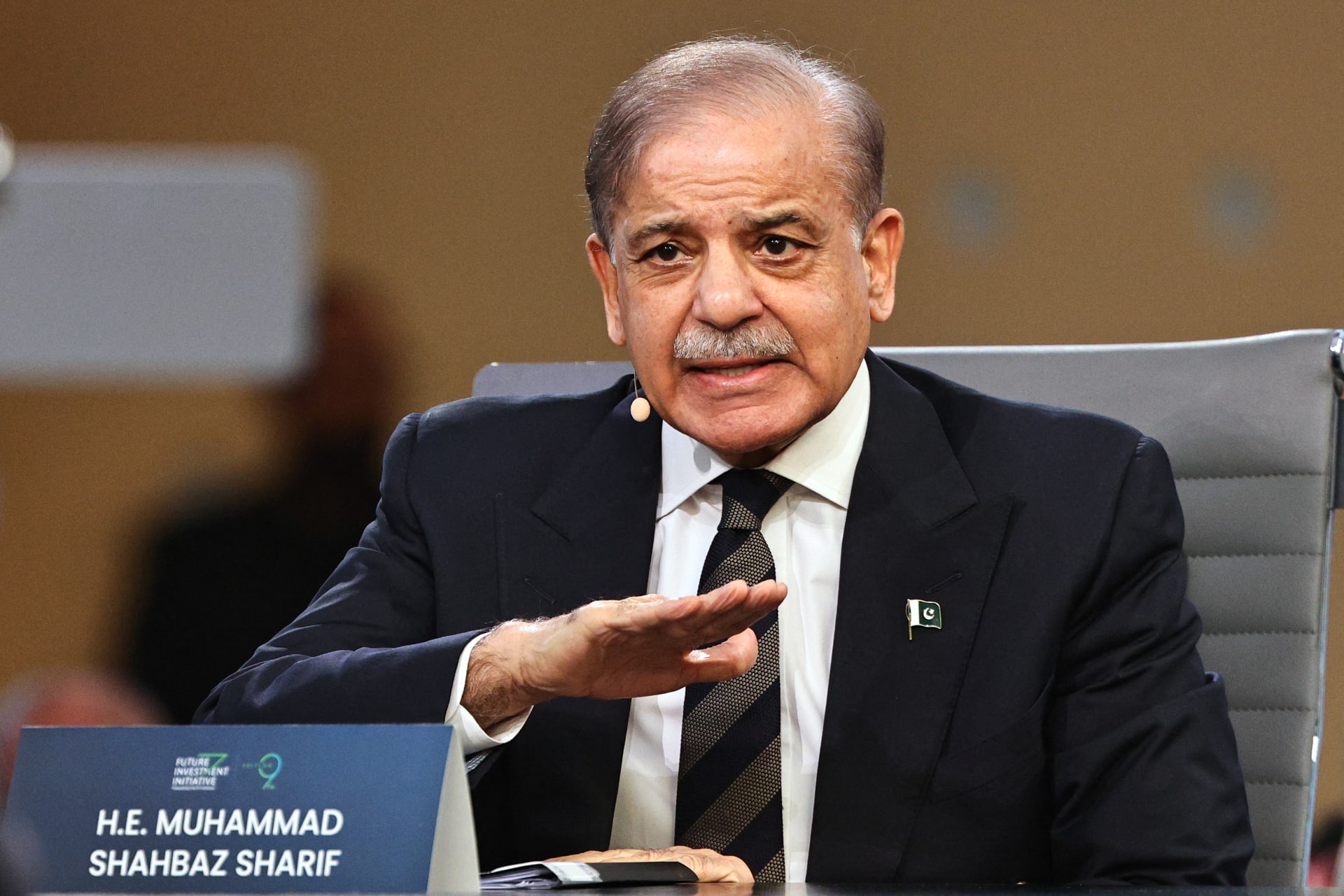 رئيس وزراء باكستان يزور السعودية وقطر وتركيا في ظل جهود لعقد جولة ...