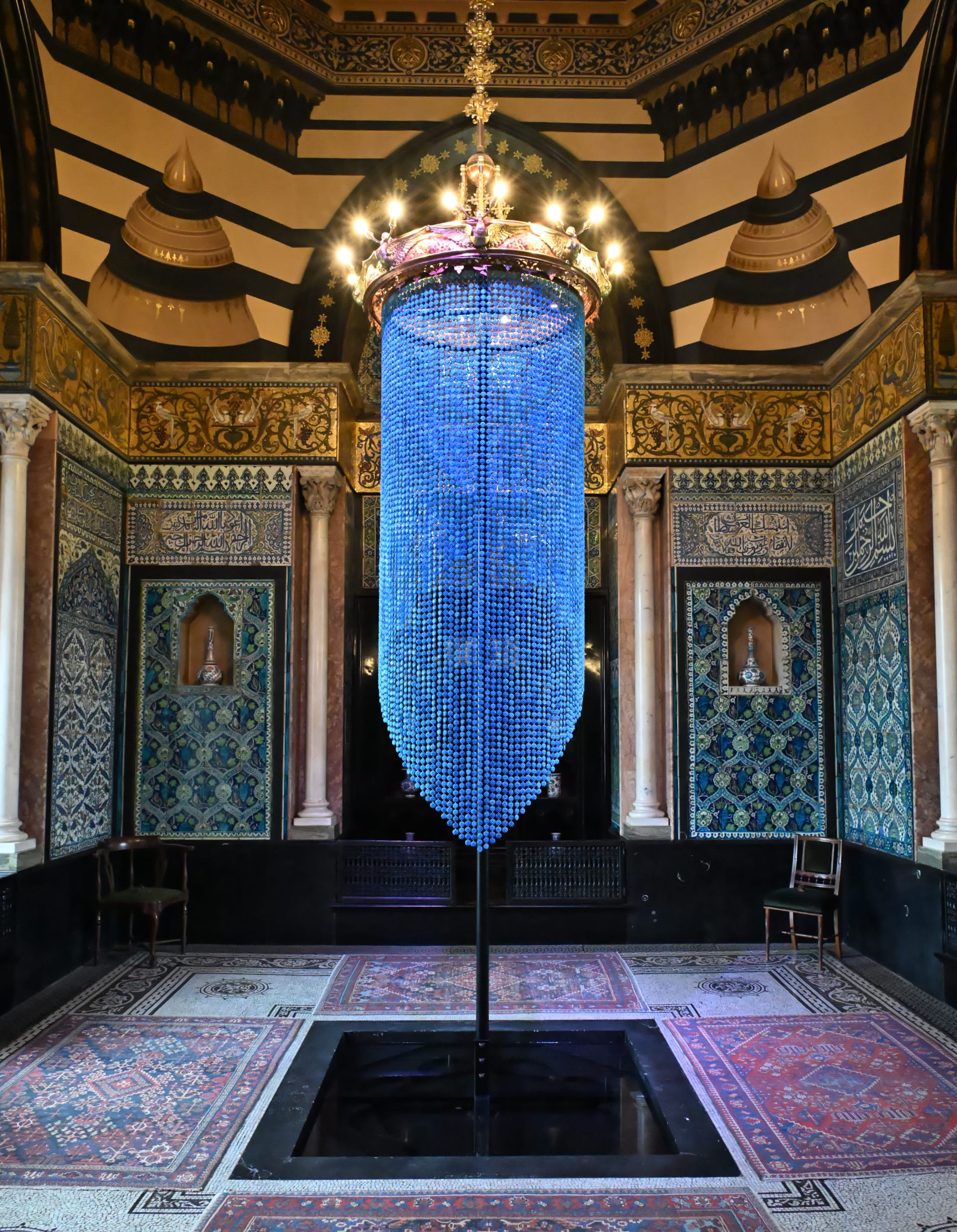 7,500 عين تحرس الذاكرة.. عمل فني عربي داخل منزل لايتون بلندن