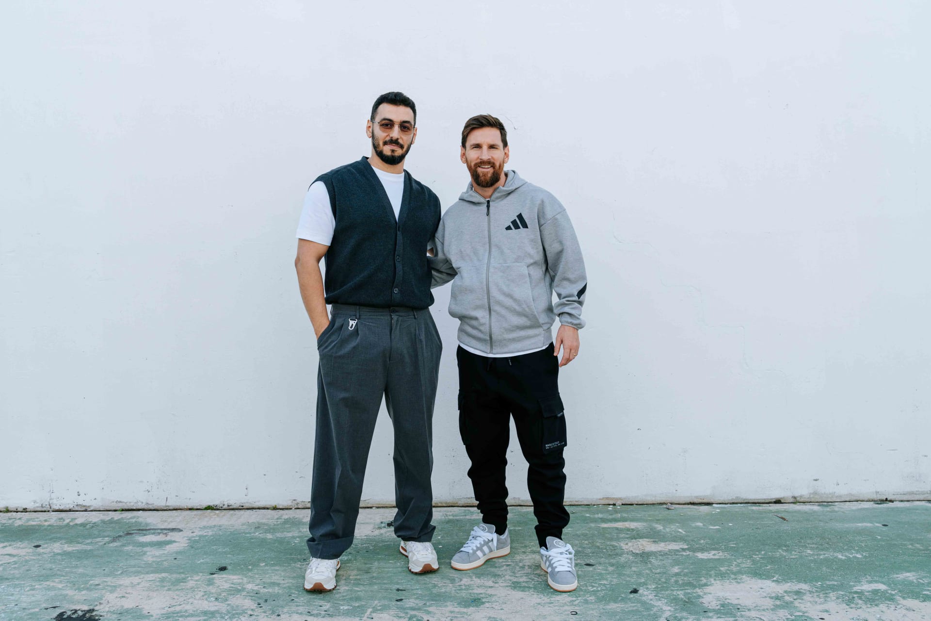 A picture that brings together Messi and Egyptian director Ali El Arabi, director of the film "Blue52"