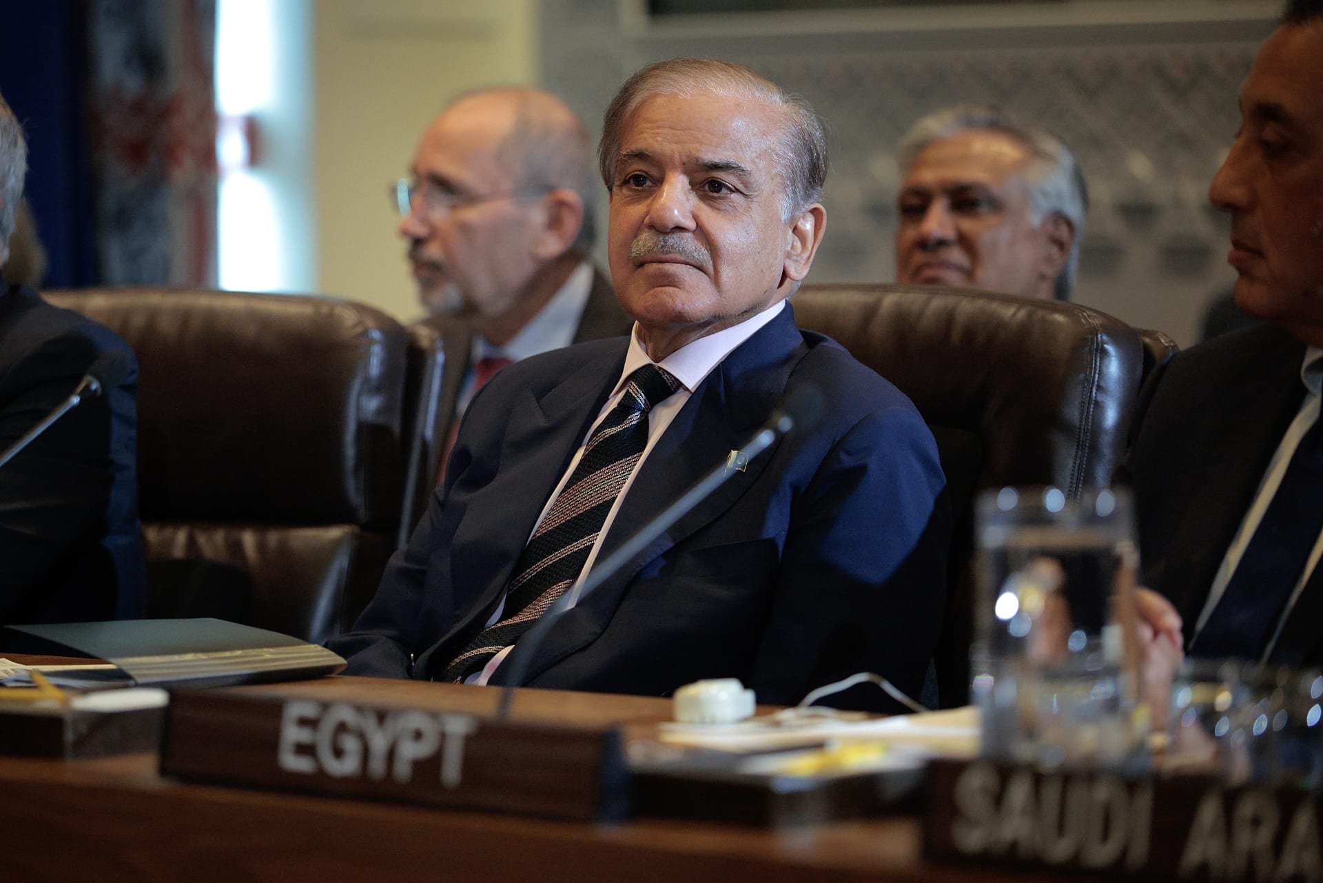 رئيس وزراء باكستان يزور بكين.. والكشف عما ناقشه مع نظيره الصيني