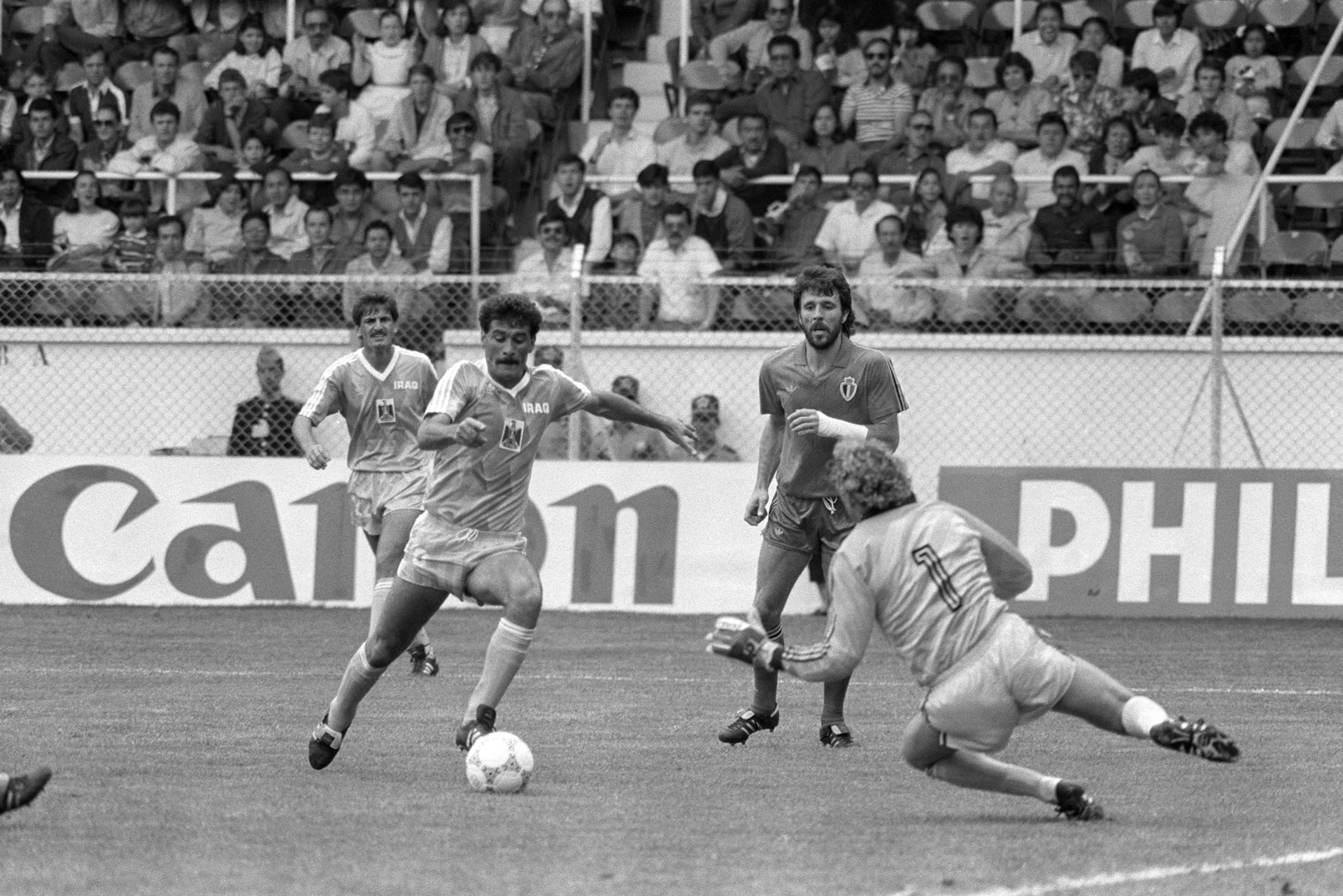قميص أيقوني وهدف تاريخي.. إليك أبرز 4 ذكريات لمنتخب العراق في كأس العالم