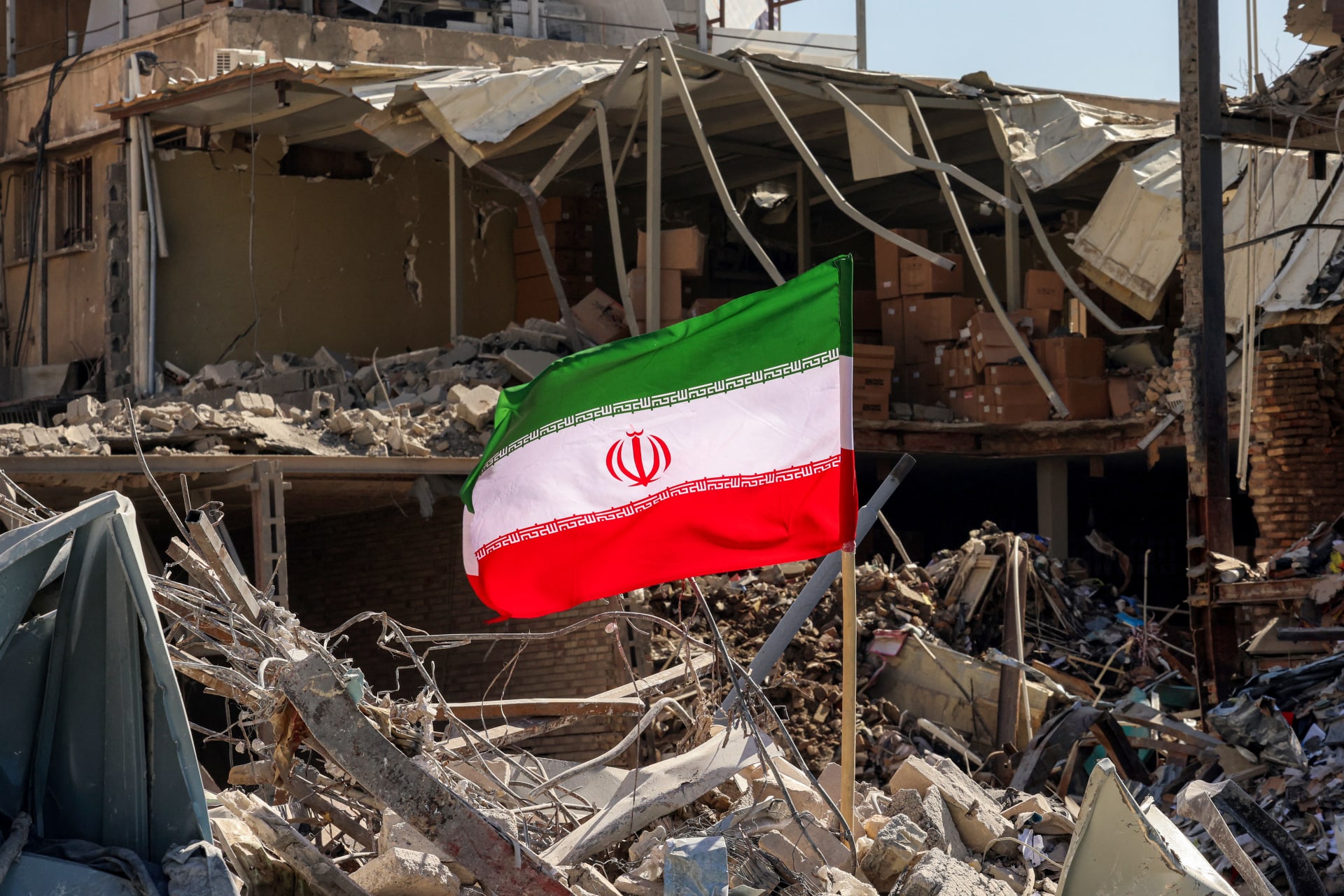 إيران: نراجع المفاوضات مع أمريكا بعد ضربات الليلة الماضية