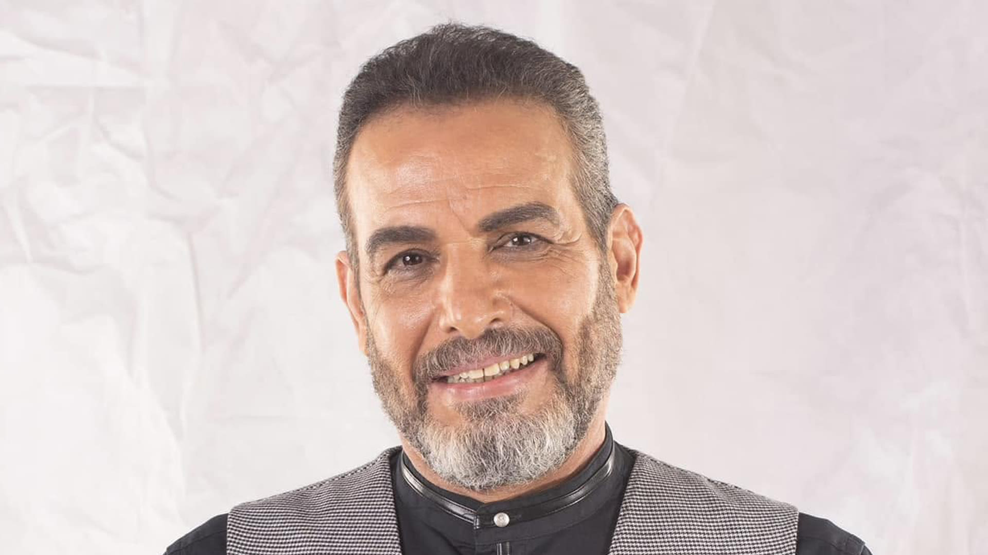 خضع لعملية في الأحبال الصوتية.. أحمد عبدالعزيز بحالة "جيدة"