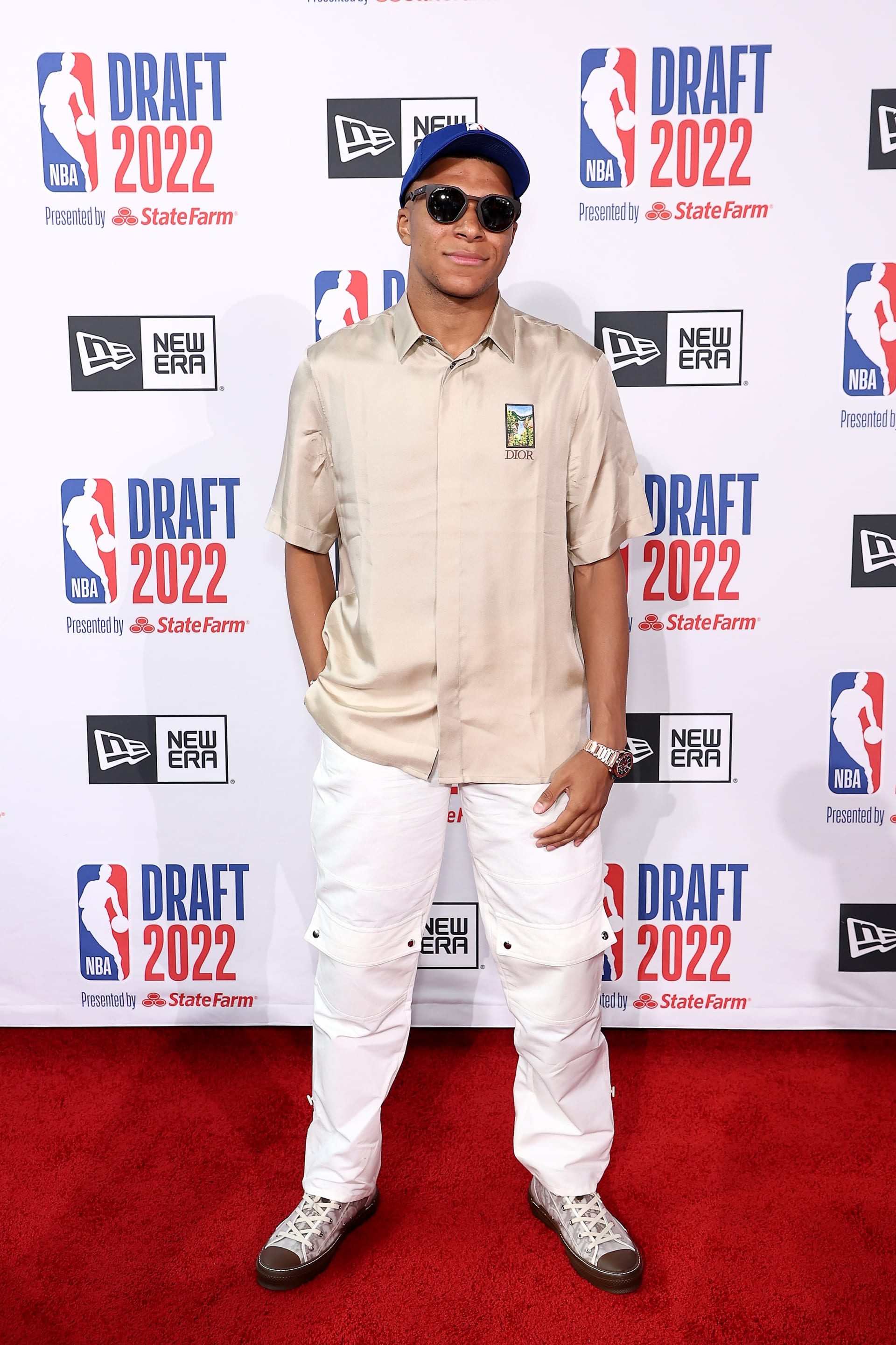 كيليان مبابي على السجادة الحمراء خلال حفل اختيار اللاعبين الجدد (NBA Draft 2022) الذي أقيم في مركز باركليز بمدينة نيويورك.