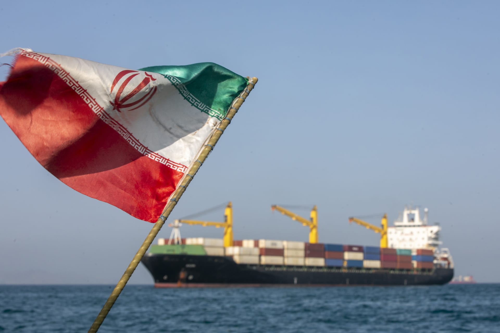 إيران تعلن عن "آليات تنسيق" مع أمريكا لـ"منع وحل أي سوء فهم" بشأن مضيق هرمز